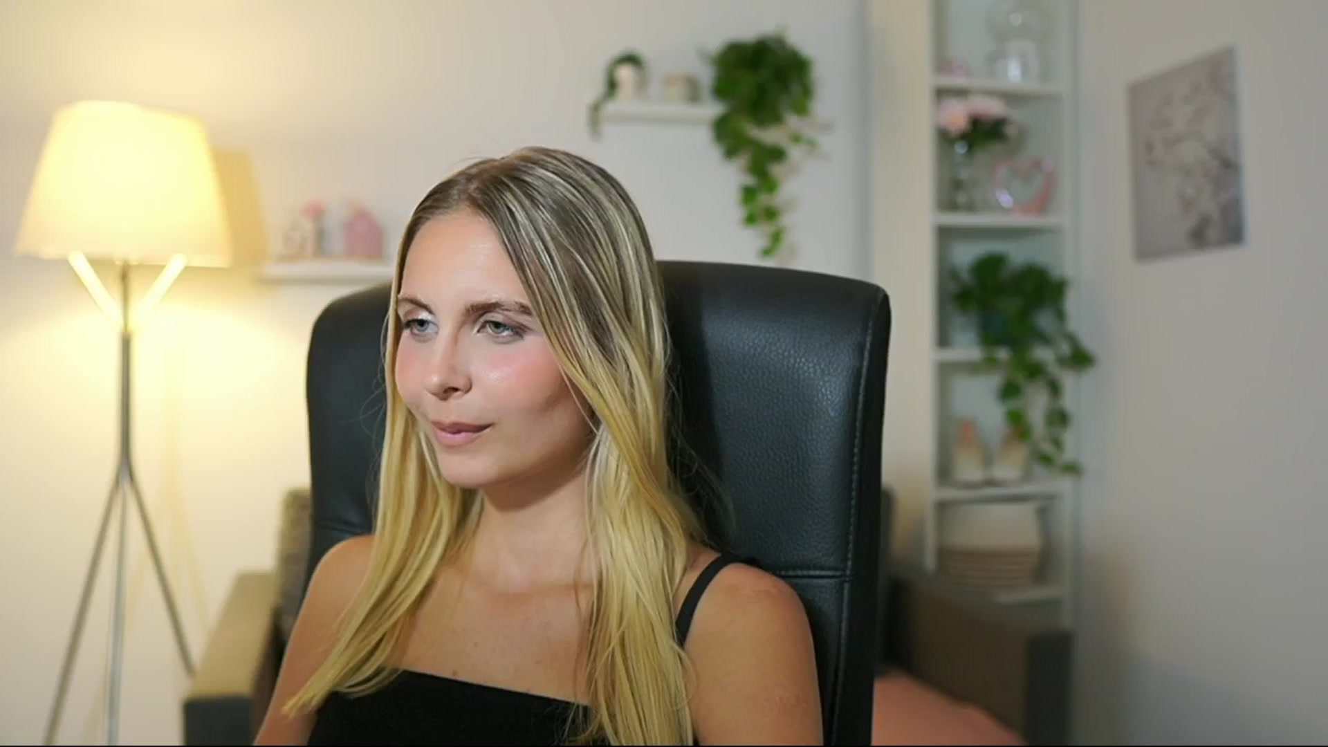 Gallery image thumbnail from Catecrago_'s myfreecams stream on, 08/01/2025, 17:49 image 14 of 20