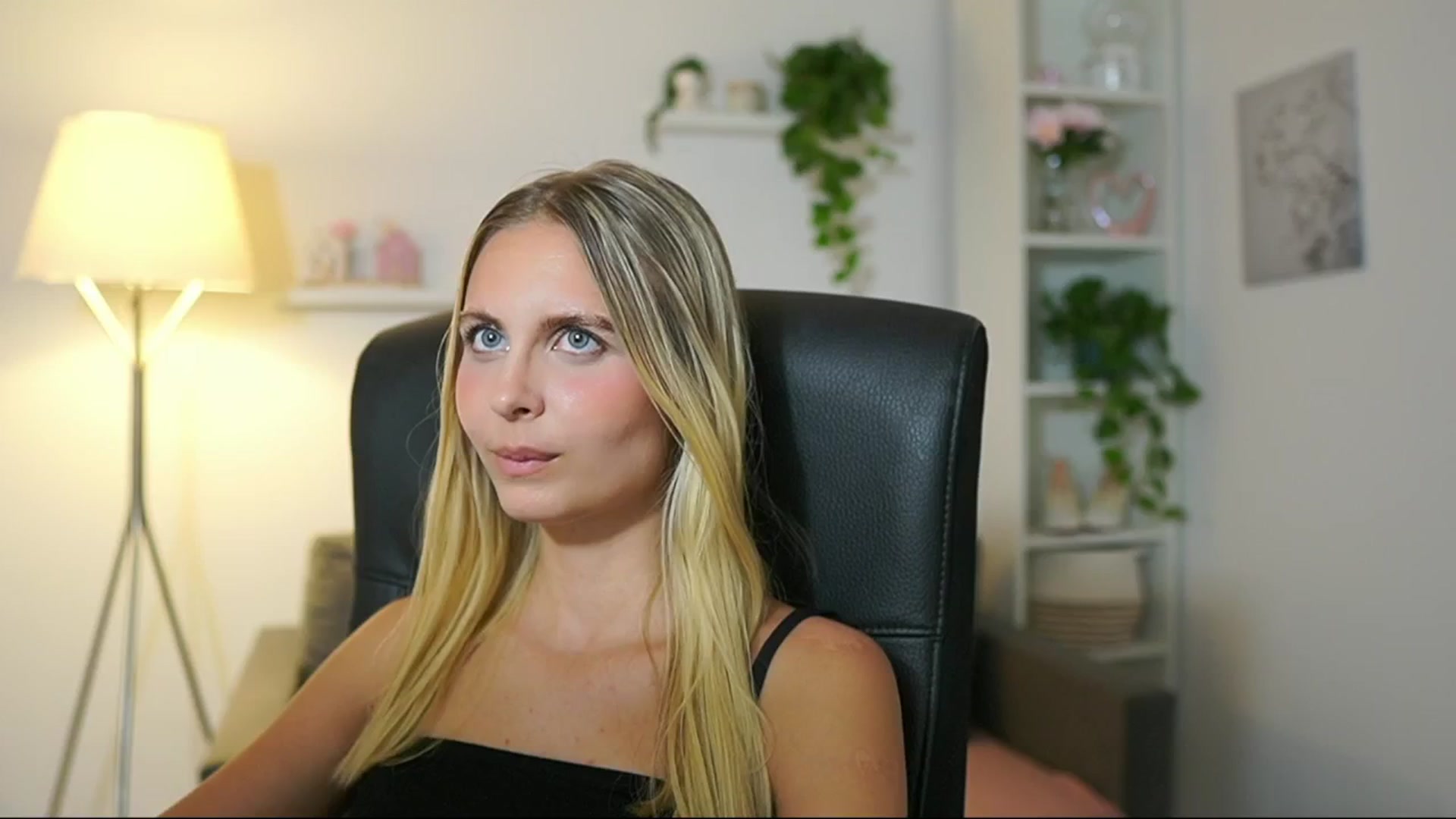 Gallery image thumbnail from Catecrago_'s myfreecams stream on, 08/01/2025, 17:49 image 7 of 20