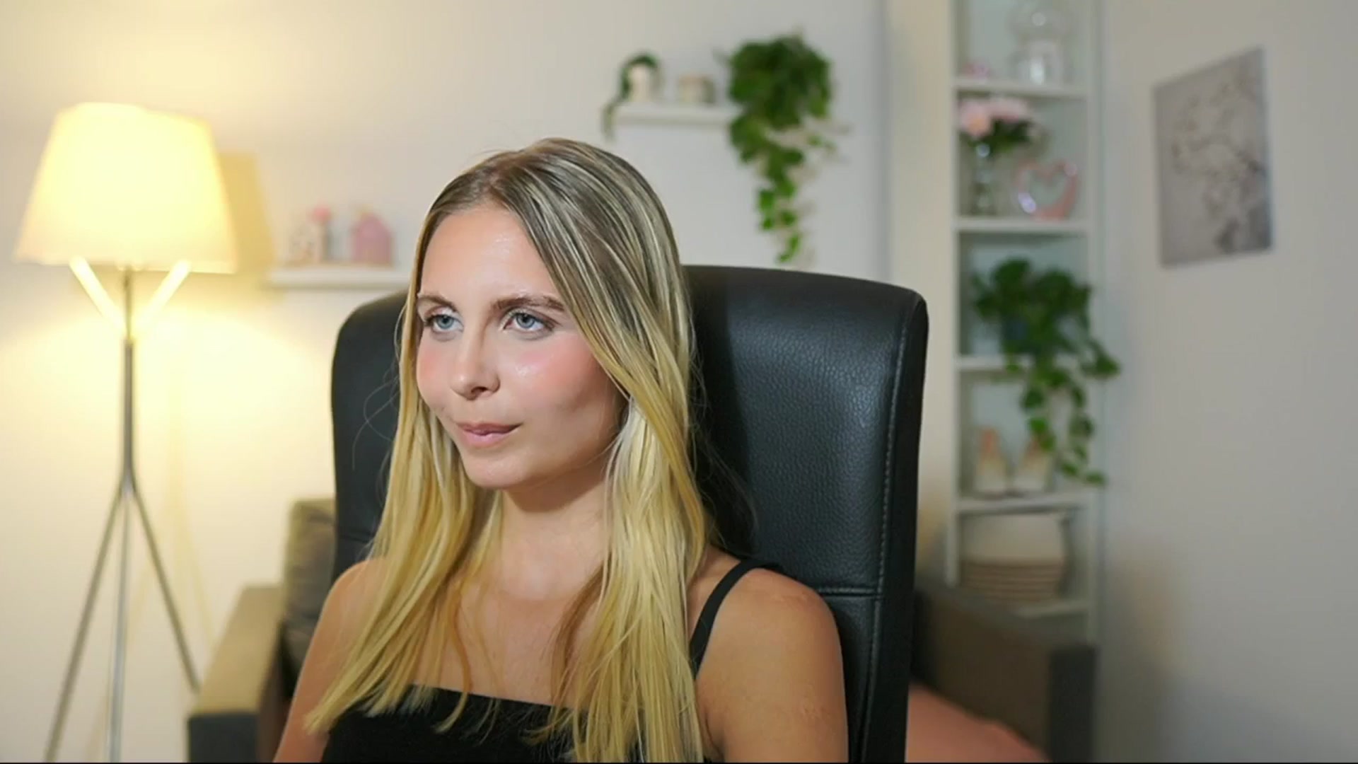 Gallery image thumbnail from Catecrago_'s myfreecams stream on, 08/01/2025, 17:49 image 5 of 20