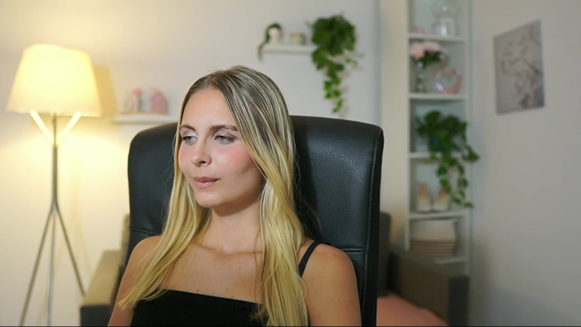 Gallery image thumbnail from Catecrago_'s myfreecams stream on, 08/01/2025, 17:49 image 11 of 20