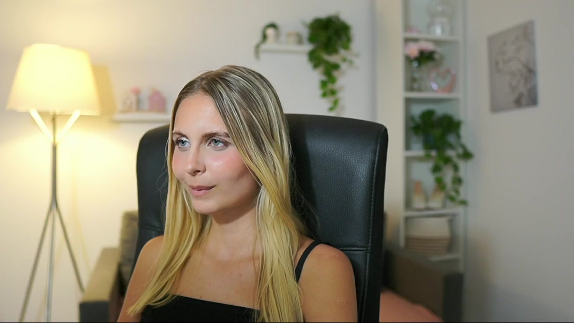 Gallery image thumbnail from Catecrago_'s myfreecams stream on, 08/01/2025, 17:49 image 12 of 20
