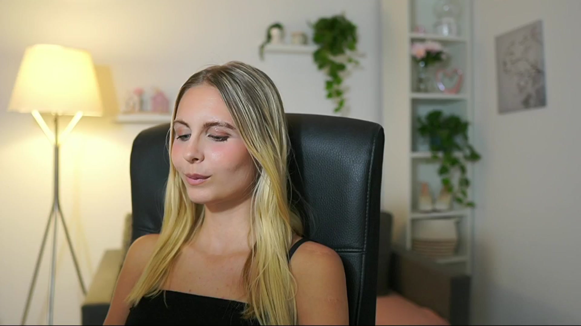 Gallery image thumbnail from Catecrago_'s myfreecams stream on, 08/01/2025, 17:49 image 3 of 20