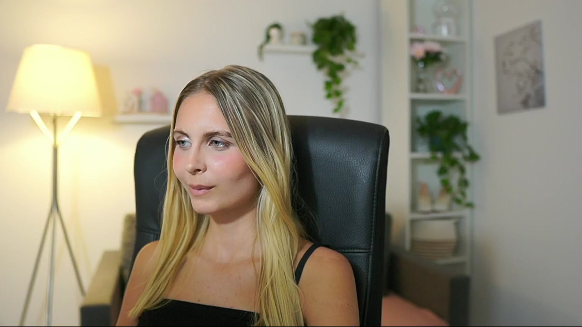 Gallery image thumbnail from Catecrago_'s myfreecams stream on, 08/01/2025, 17:49 image 9 of 20