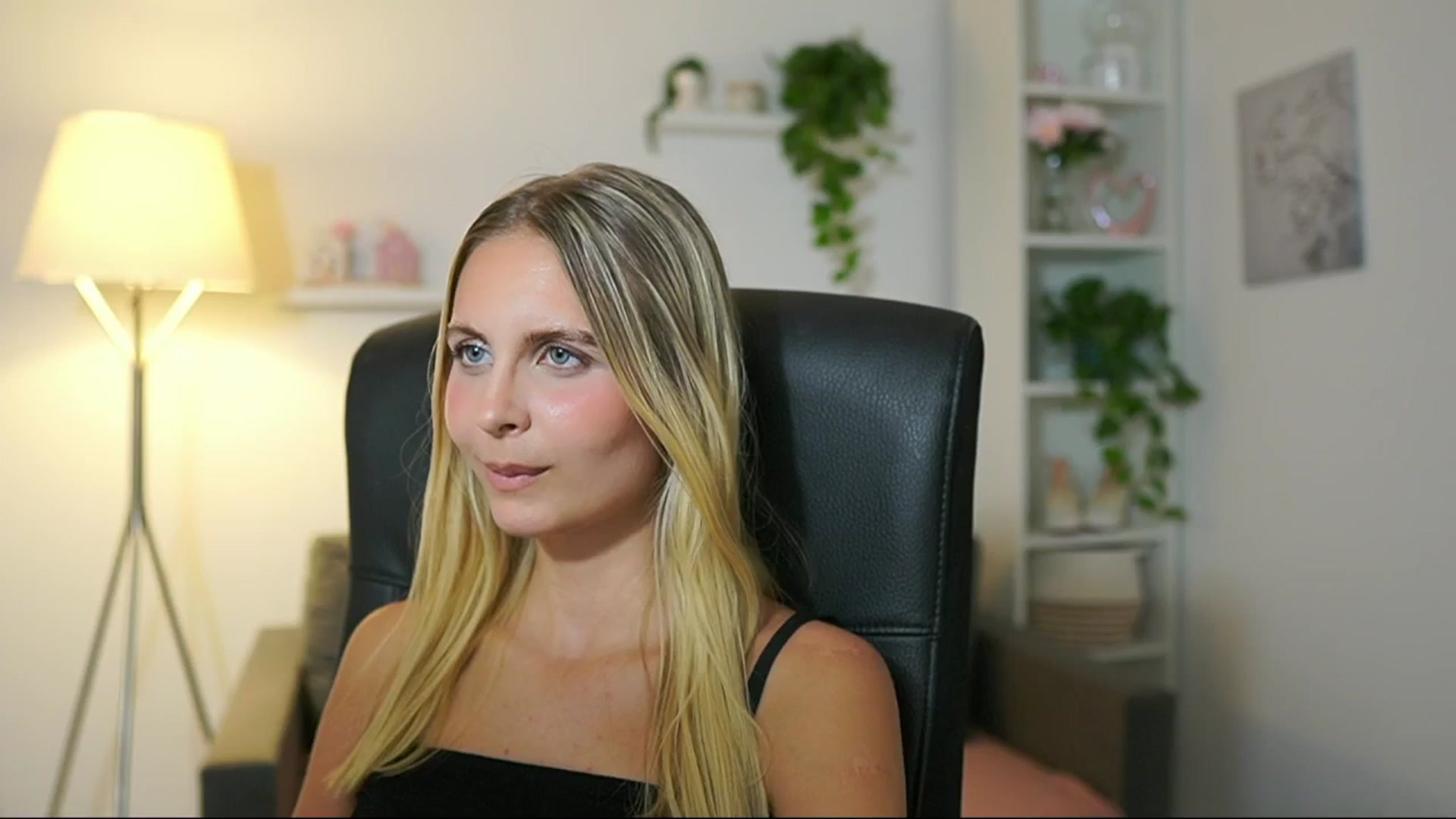 Gallery image thumbnail from Catecrago_'s myfreecams stream on, 08/01/2025, 17:49 image 10 of 20