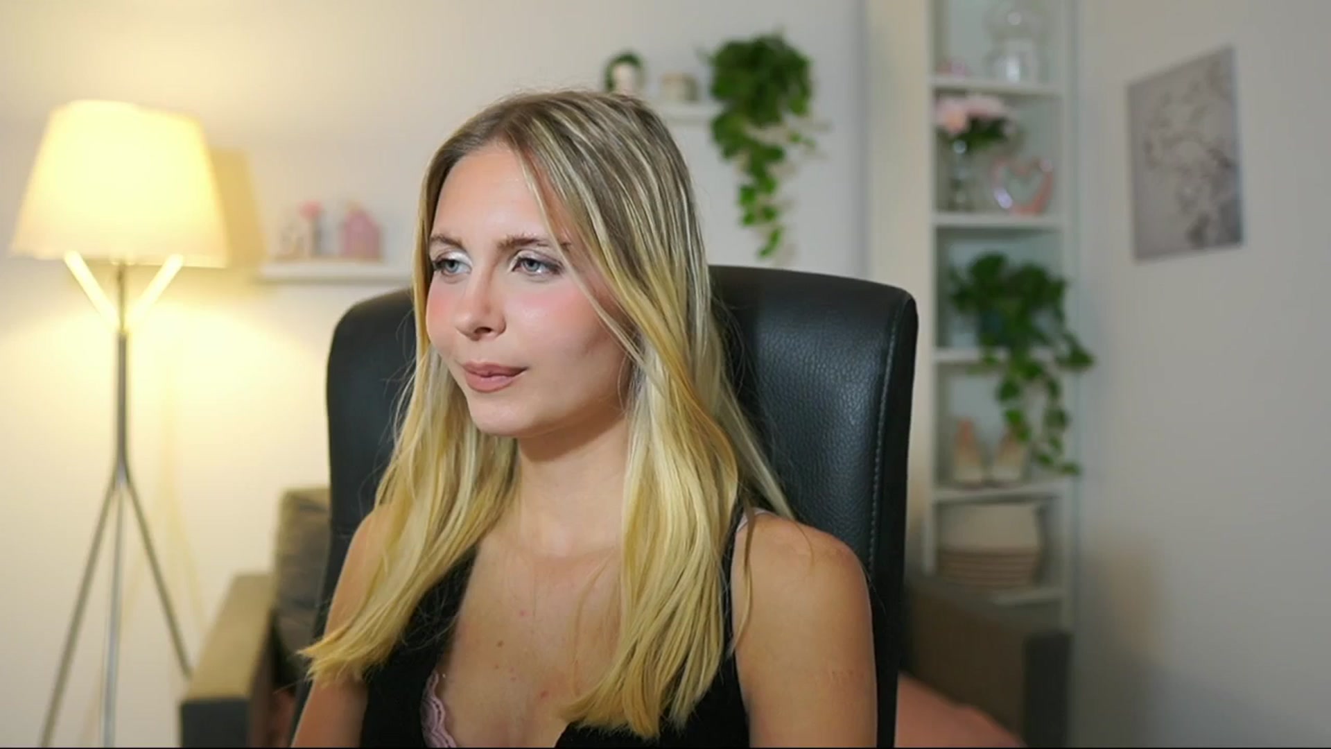 Gallery image thumbnail from Catecrago_'s myfreecams stream on, 08/02/2025, 09:40 image 17 of 20