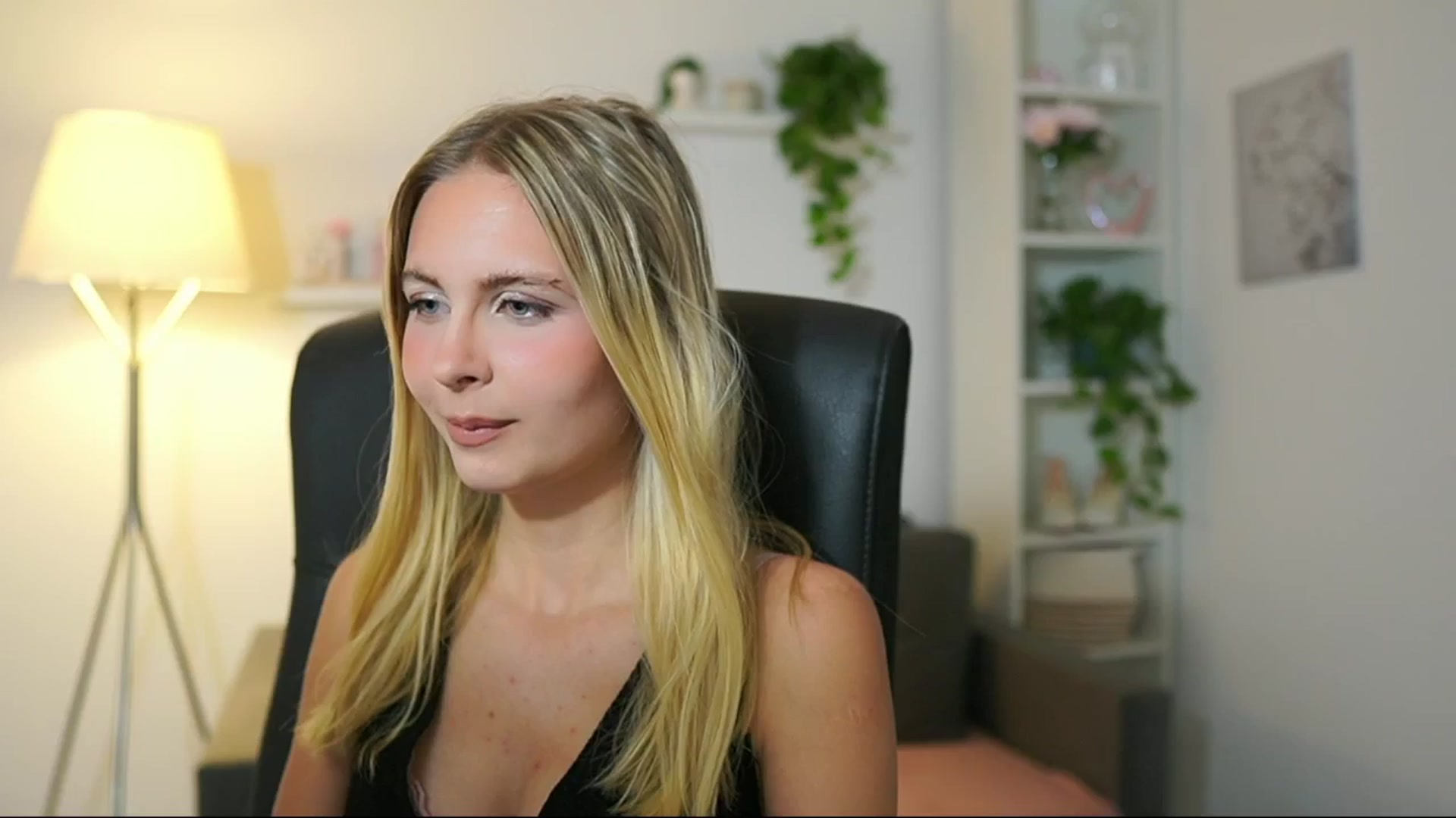 Gallery image thumbnail from Catecrago_'s myfreecams stream on, 08/02/2025, 09:40 image 1 of 20