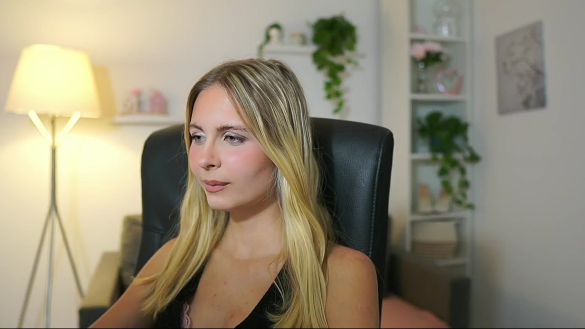 Gallery image thumbnail from Catecrago_'s myfreecams stream on, 08/02/2025, 09:40 image 13 of 20