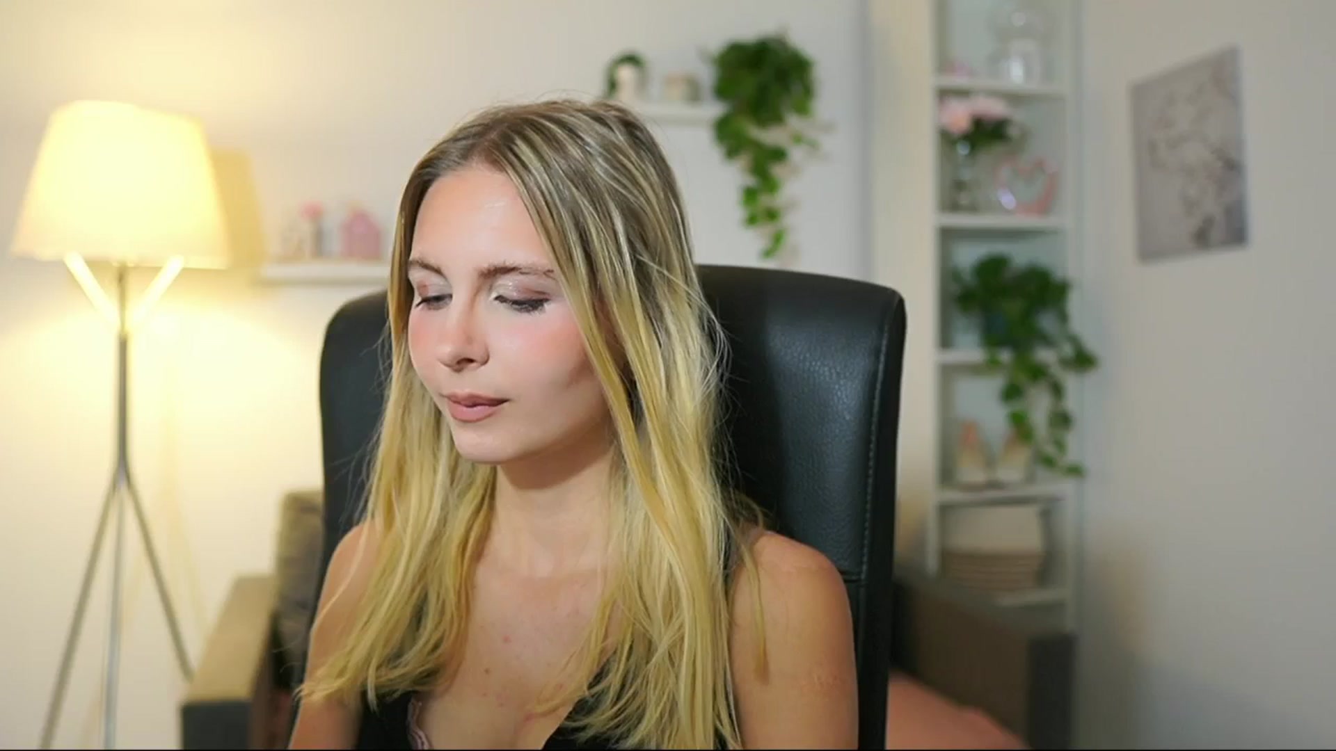 Gallery image thumbnail from Catecrago_'s myfreecams stream on, 08/02/2025, 09:40 image 3 of 20