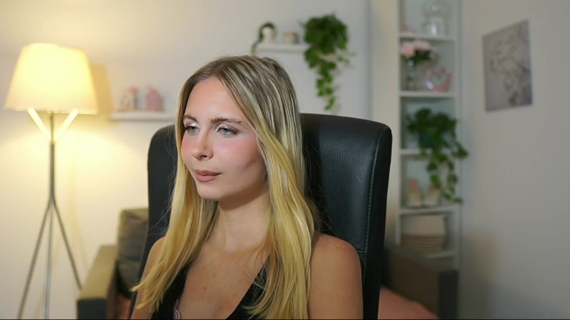 Gallery image thumbnail from Catecrago_'s myfreecams stream on, 08/02/2025, 09:40 image 12 of 20