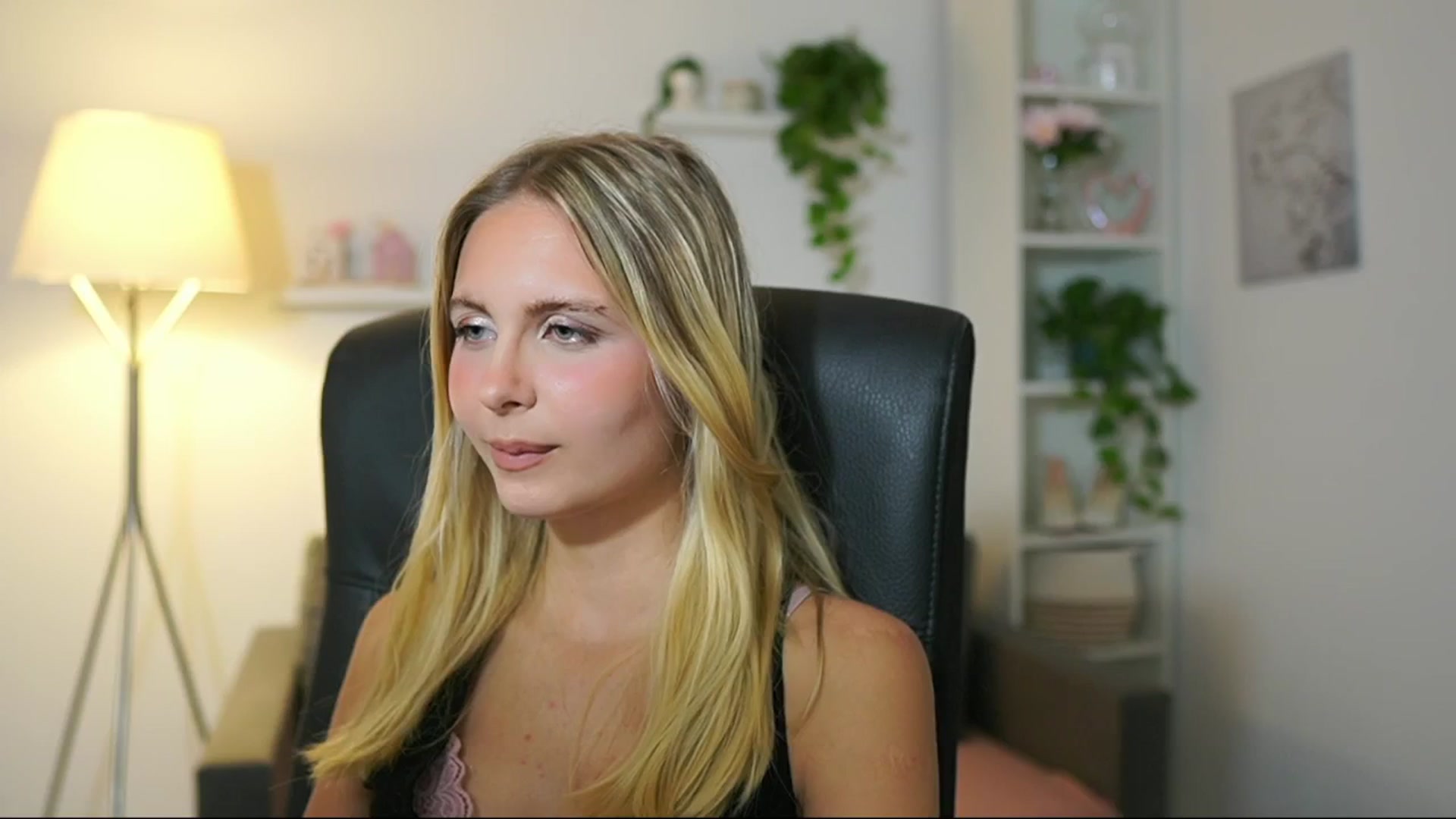 Gallery image thumbnail from Catecrago_'s myfreecams stream on, 08/02/2025, 09:40 image 19 of 20