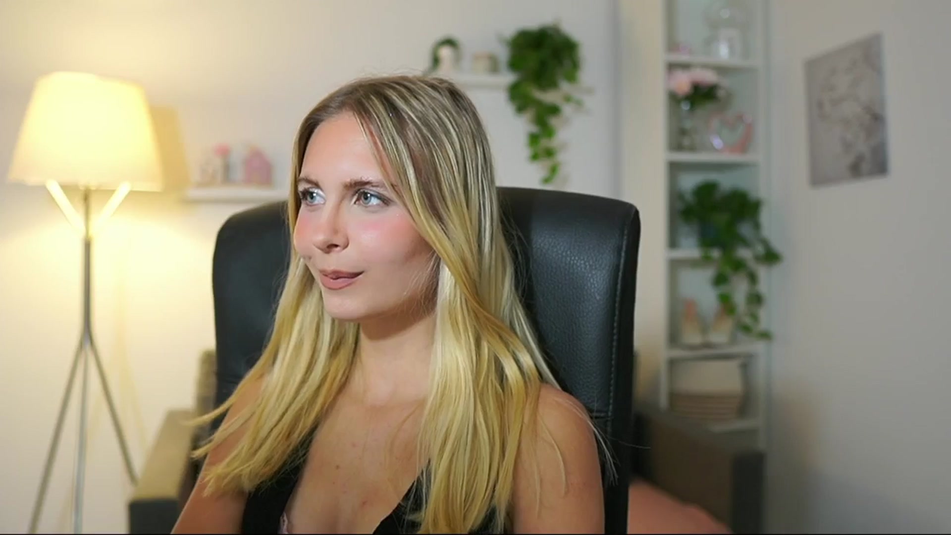 Gallery image thumbnail from Catecrago_'s myfreecams stream on, 08/02/2025, 09:40 image 15 of 20