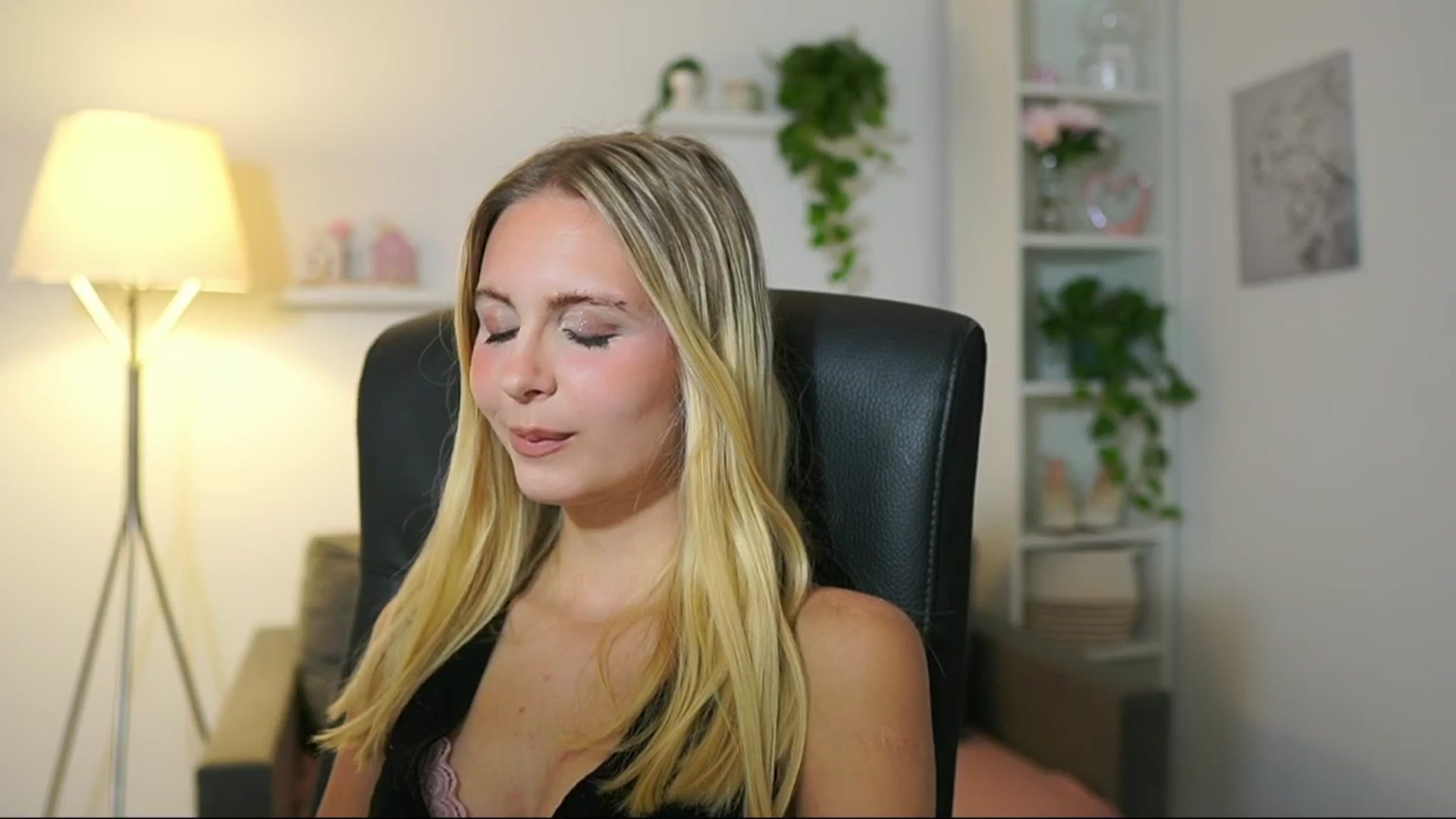 Gallery image thumbnail from Catecrago_'s myfreecams stream on, 08/02/2025, 09:40 image 11 of 20