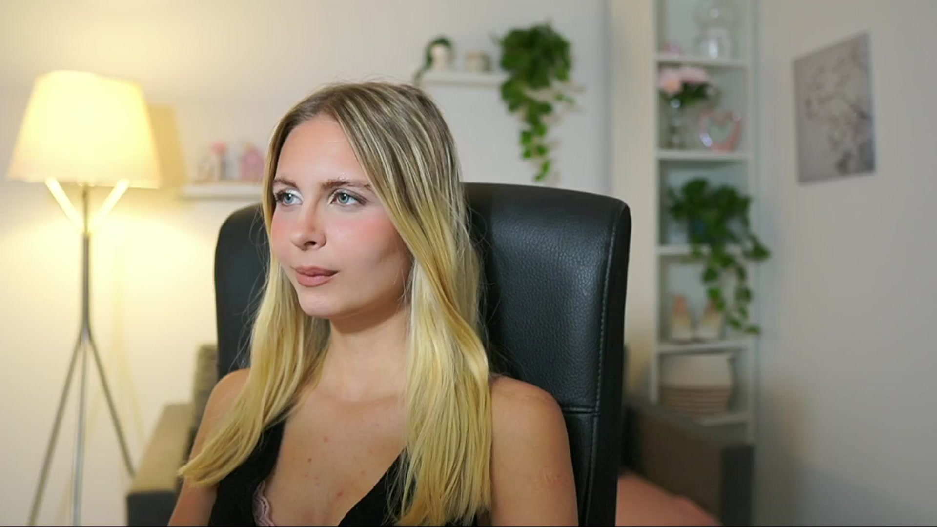 Gallery image thumbnail from Catecrago_'s myfreecams stream on, 08/02/2025, 09:40 image 5 of 20