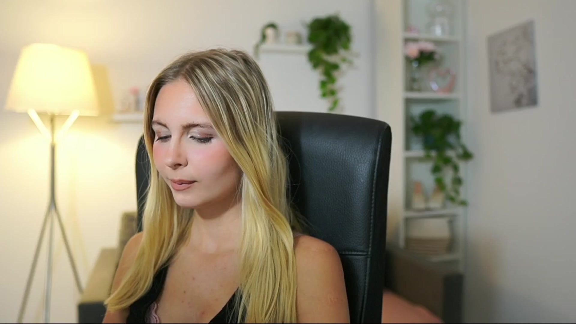 Gallery image thumbnail from Catecrago_'s myfreecams stream on, 08/02/2025, 09:40 image 6 of 20