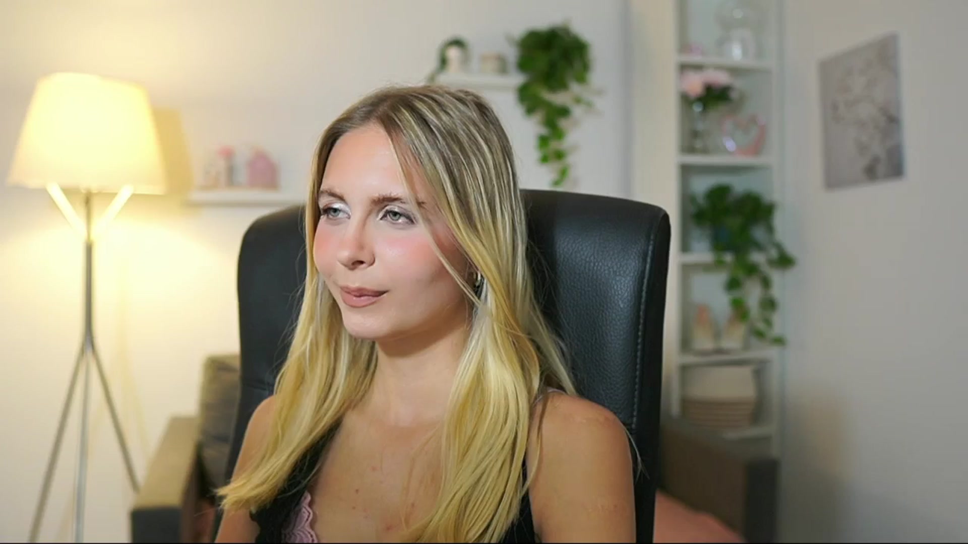 Gallery image thumbnail from Catecrago_'s myfreecams stream on, 08/02/2025, 09:40 image 18 of 20