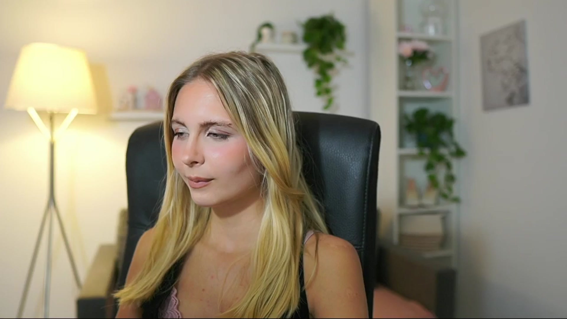 Gallery image thumbnail from Catecrago_'s myfreecams stream on, 08/02/2025, 09:40 image 20 of 20