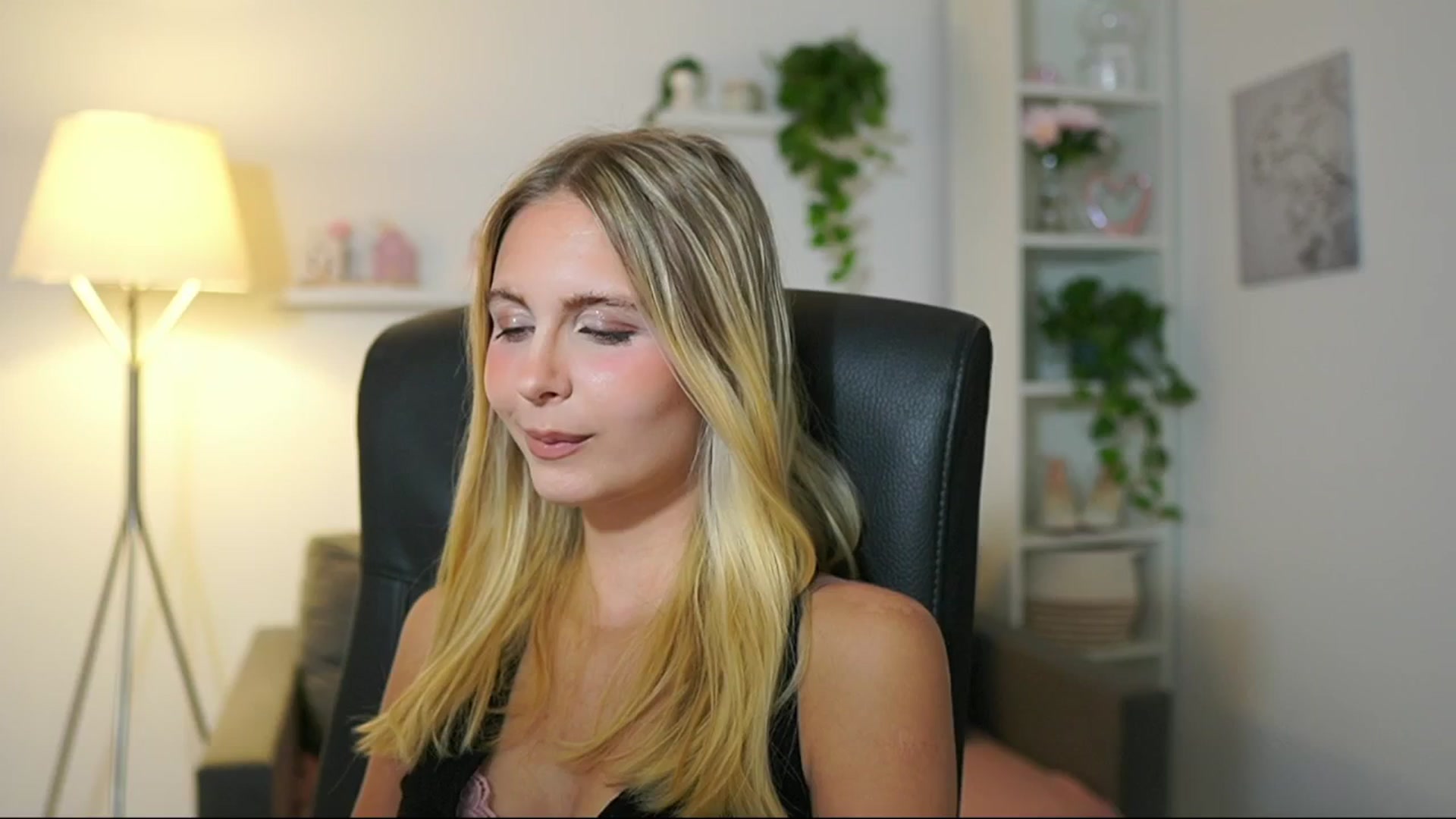 Gallery image thumbnail from Catecrago_'s myfreecams stream on, 08/02/2025, 10:14 image 6 of 20