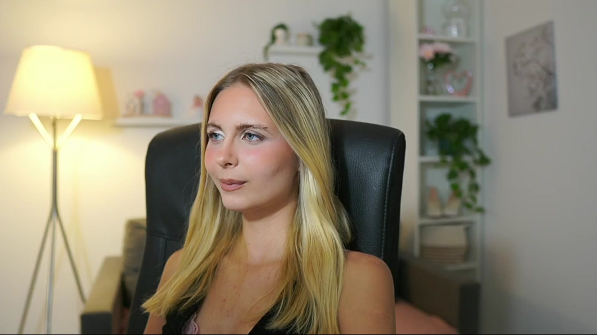 Gallery image thumbnail from Catecrago_'s myfreecams stream on, 08/02/2025, 10:14 image 10 of 20