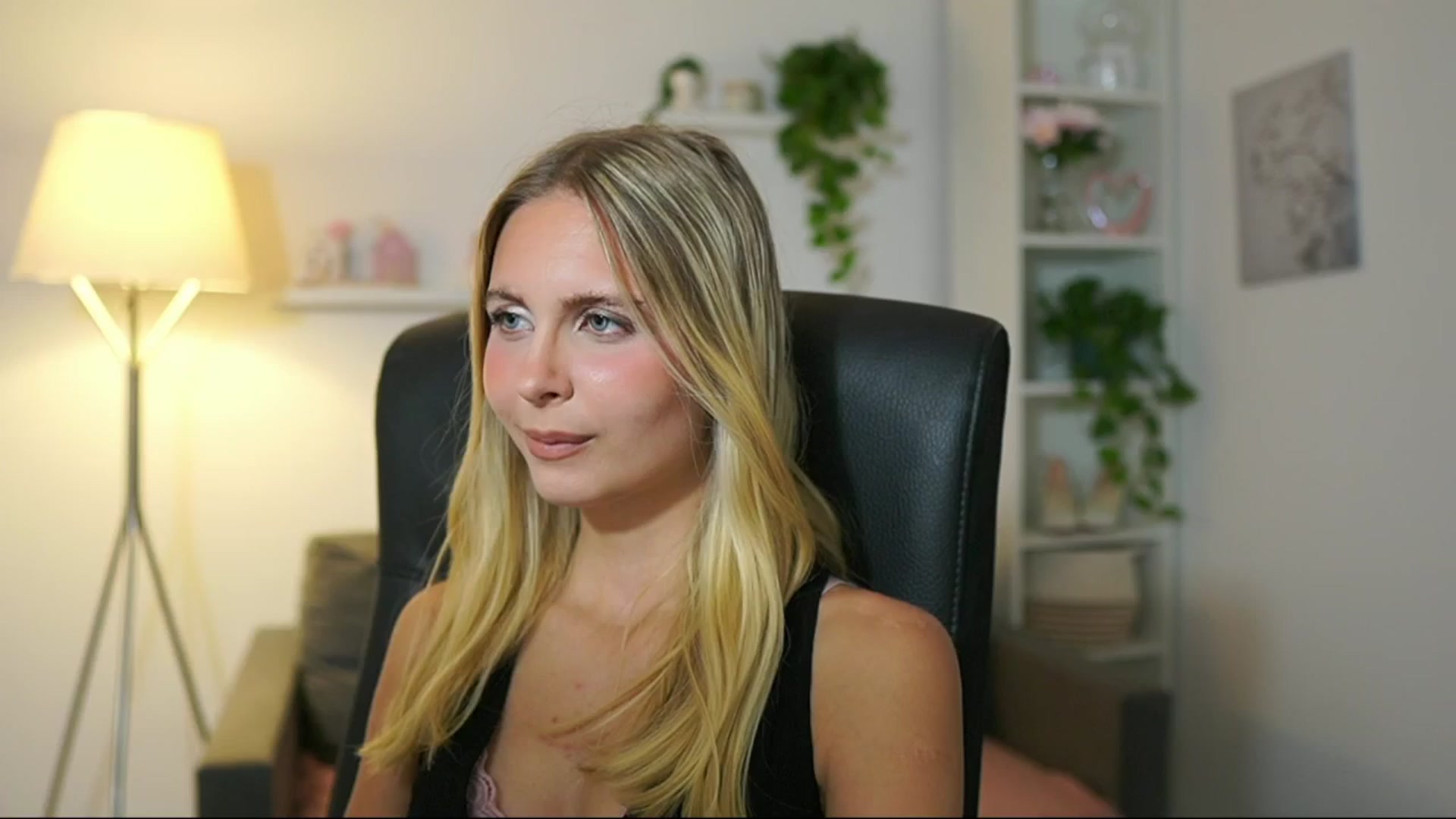 Gallery image thumbnail from Catecrago_'s myfreecams stream on, 08/02/2025, 10:14 image 18 of 20