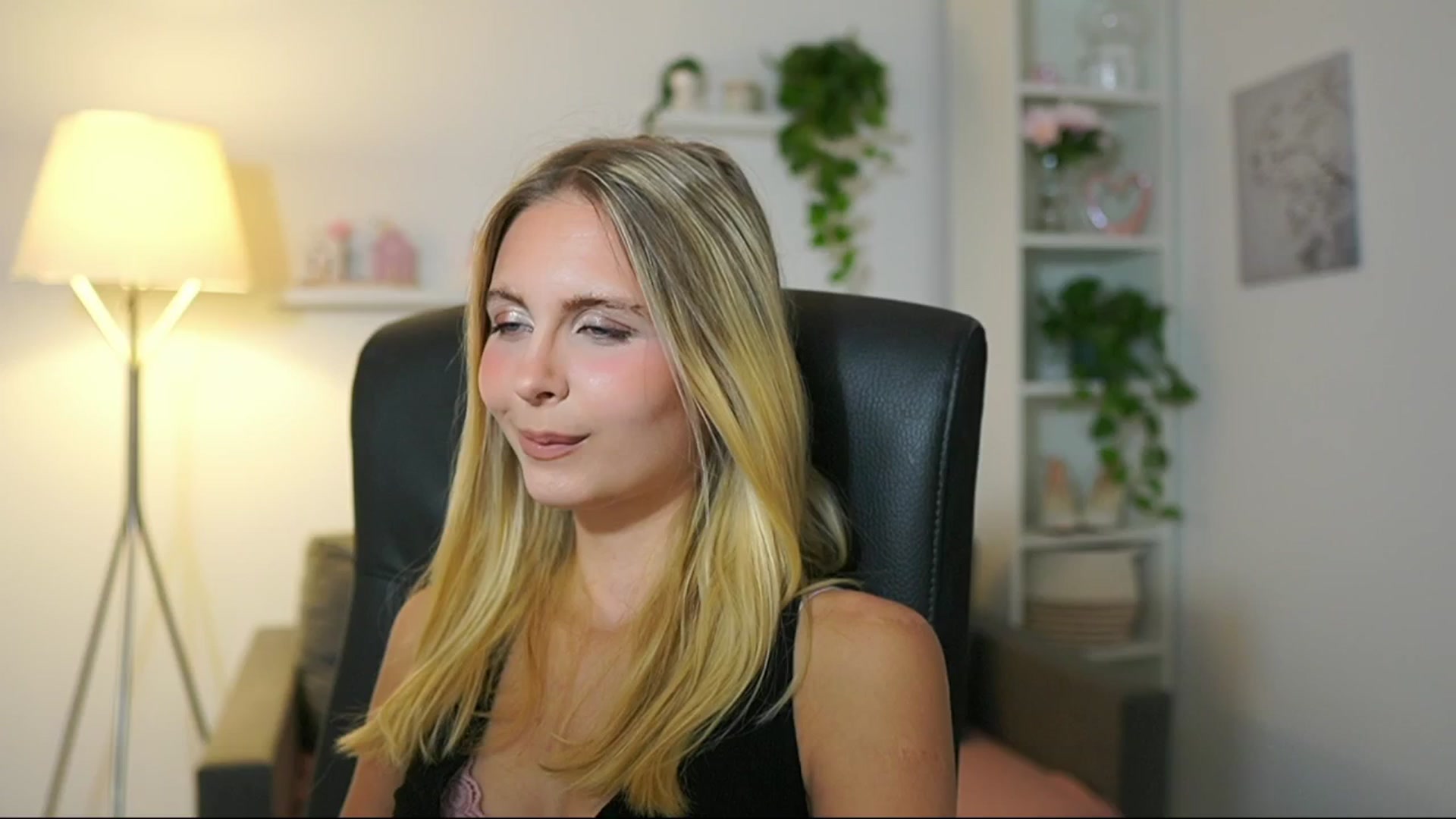 Gallery image thumbnail from Catecrago_'s myfreecams stream on, 08/02/2025, 10:14 image 8 of 20