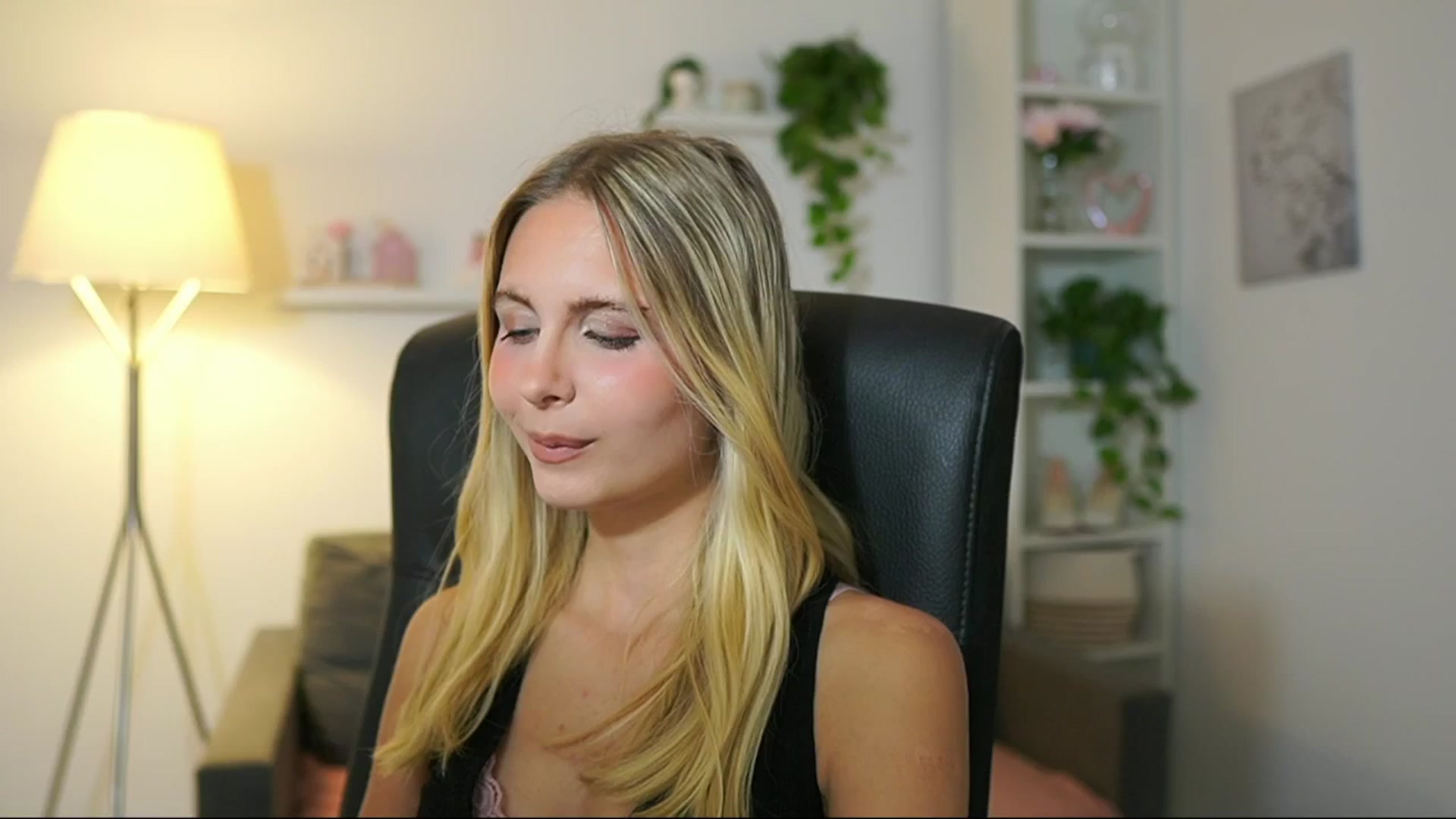 Gallery image thumbnail from Catecrago_'s myfreecams stream on, 08/02/2025, 10:14 image 19 of 20