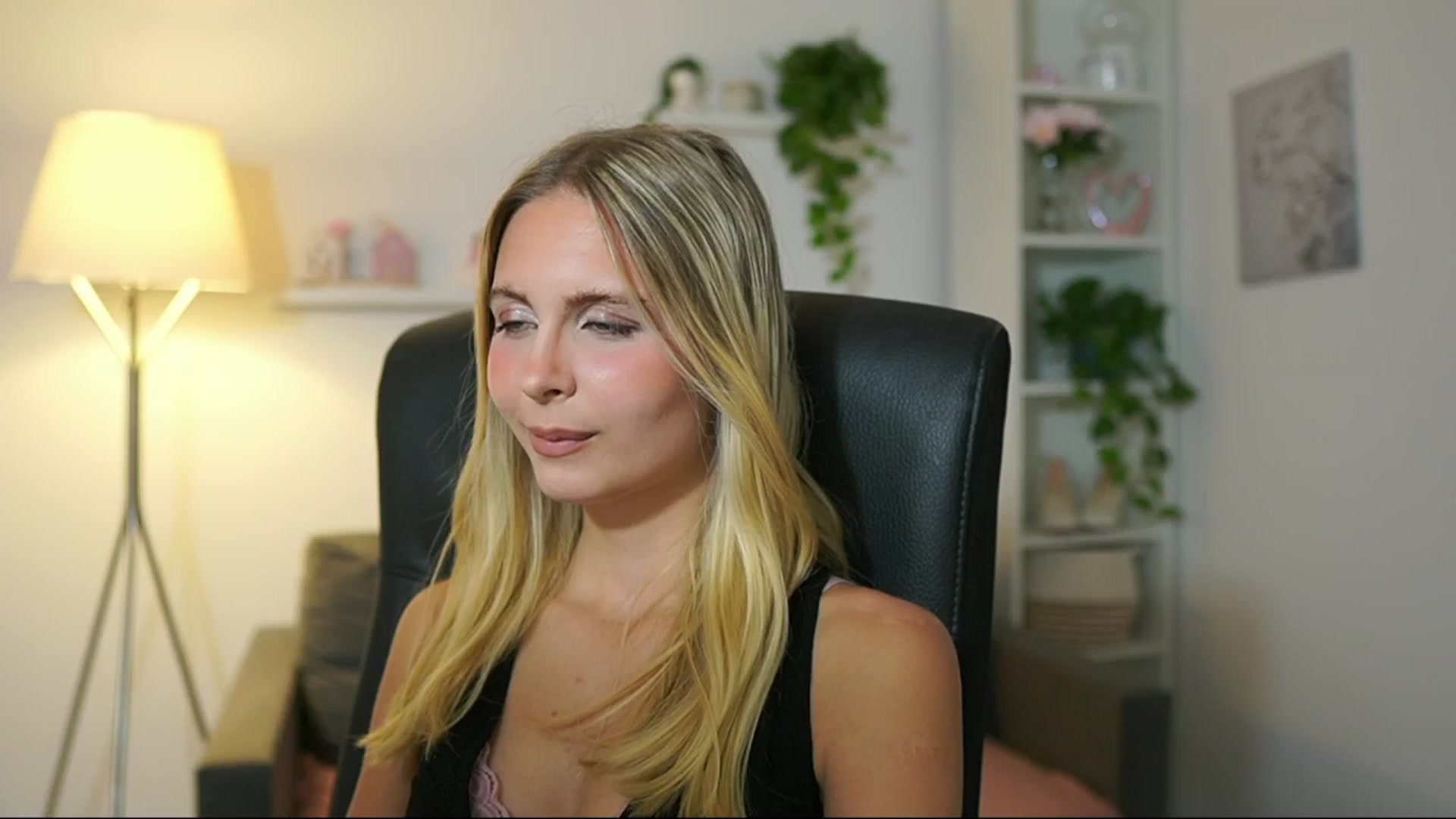 Gallery image thumbnail from Catecrago_'s myfreecams stream on, 08/02/2025, 10:14 image 17 of 20