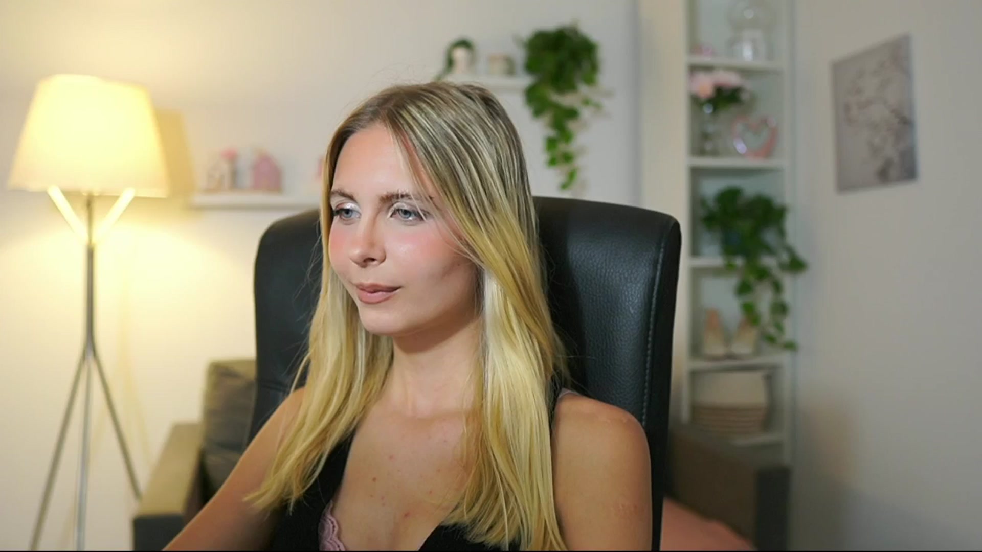 Gallery image thumbnail from Catecrago_'s myfreecams stream on, 08/02/2025, 10:14 image 16 of 20