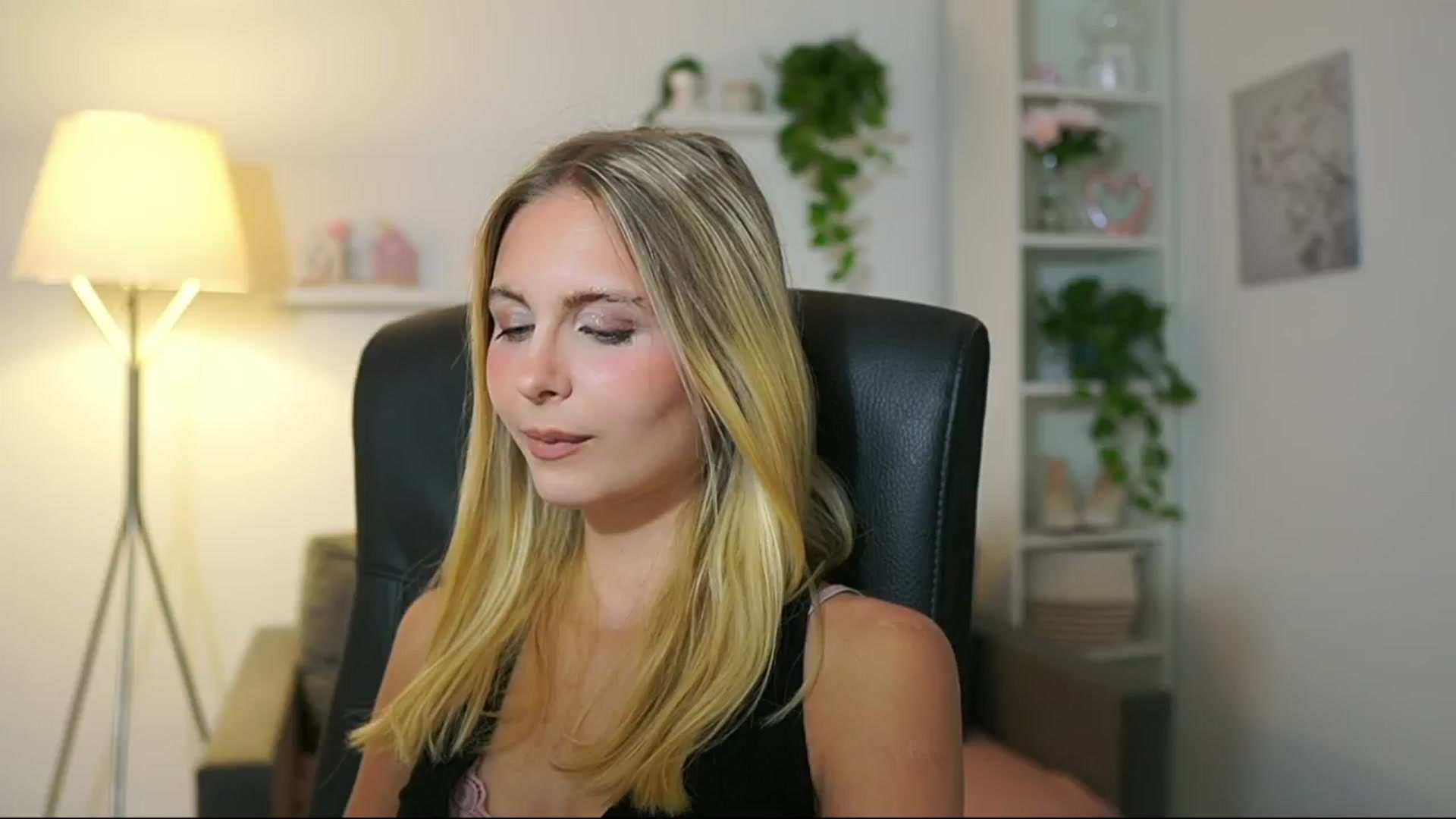 Gallery image thumbnail from Catecrago_'s myfreecams stream on, 08/02/2025, 10:14 image 7 of 20