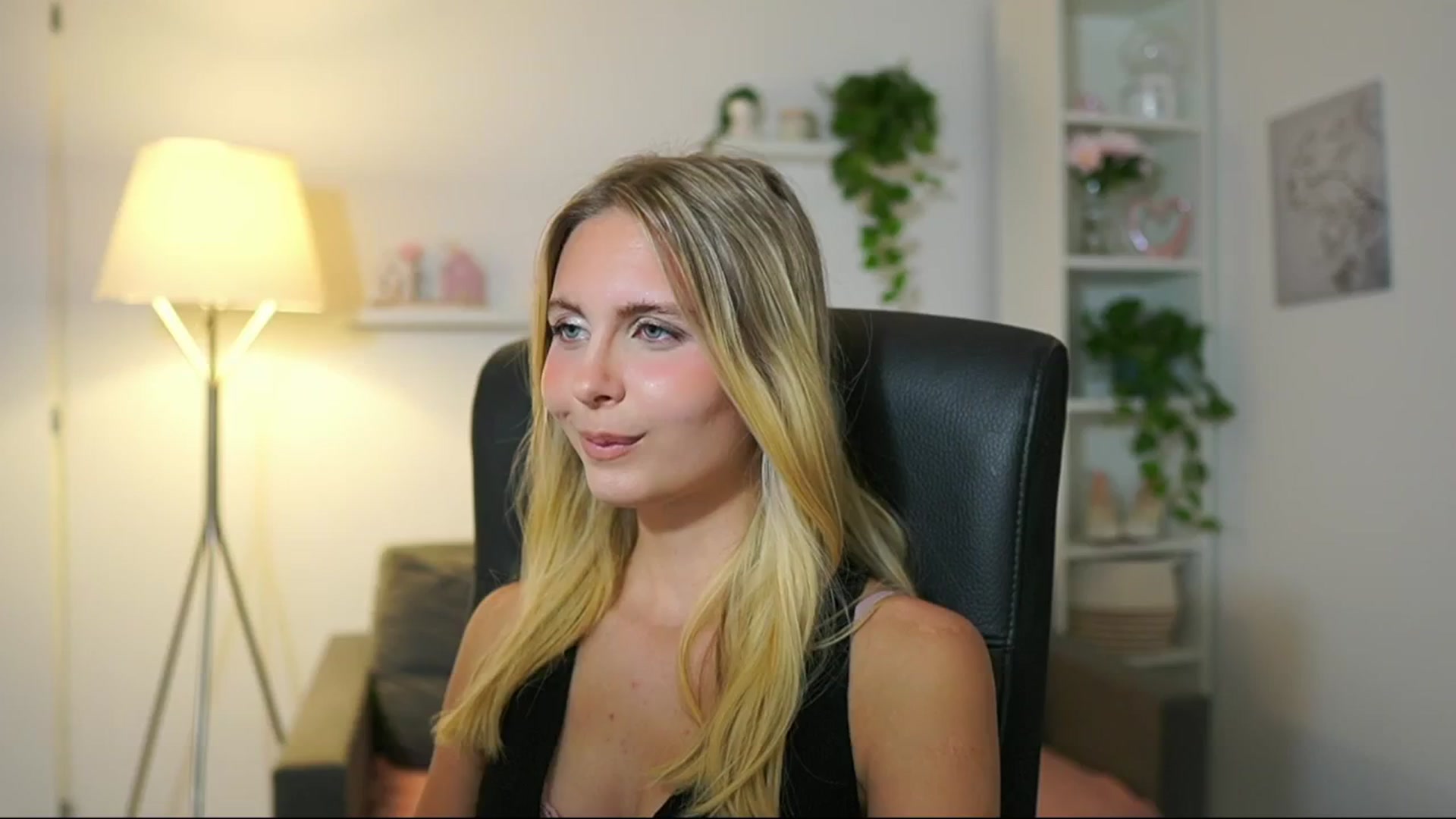 Gallery image thumbnail from Catecrago_'s myfreecams stream on, 08/02/2025, 12:46 image 19 of 20