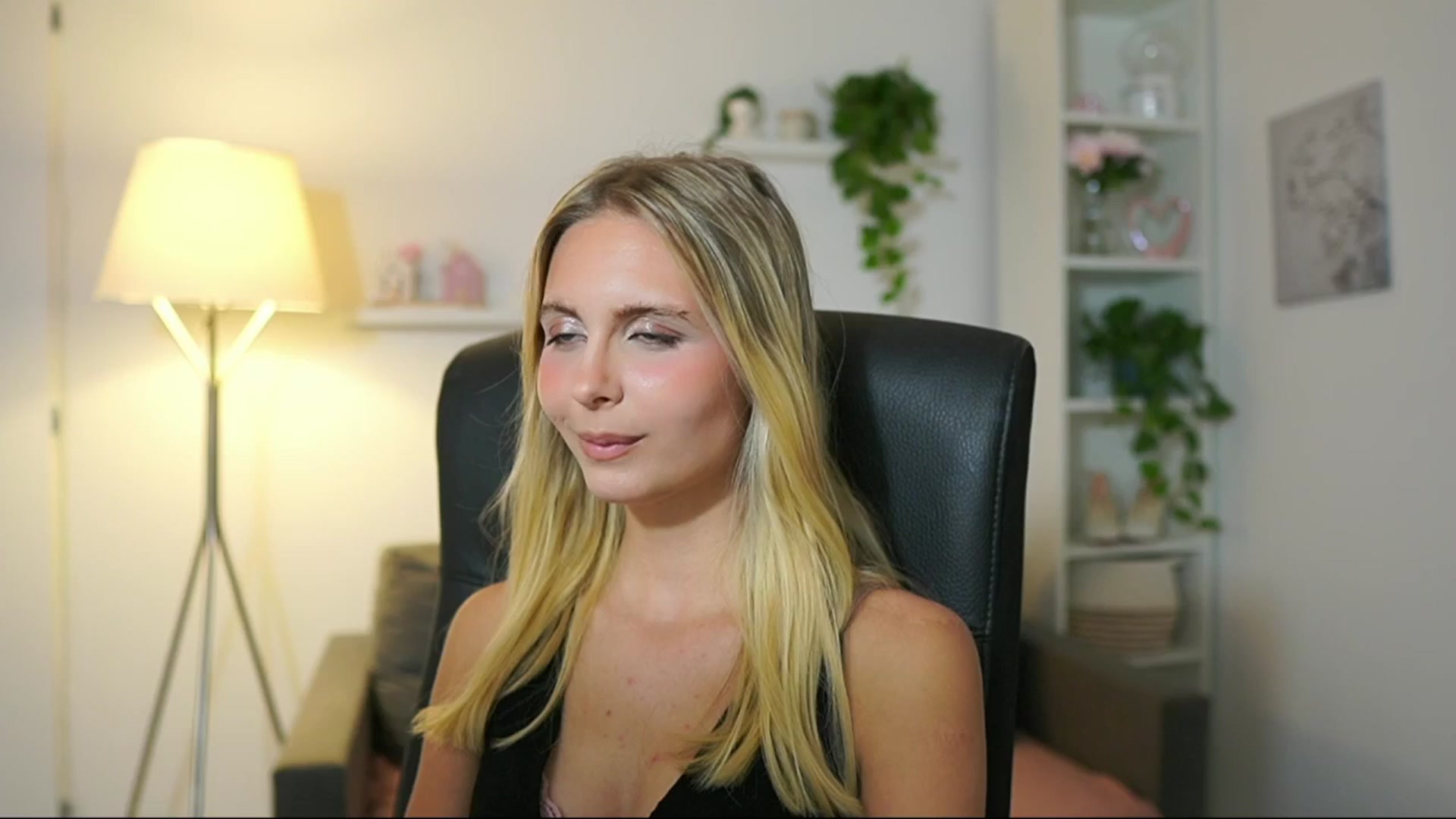 Gallery image thumbnail from Catecrago_'s myfreecams stream on, 08/02/2025, 12:46 image 10 of 20