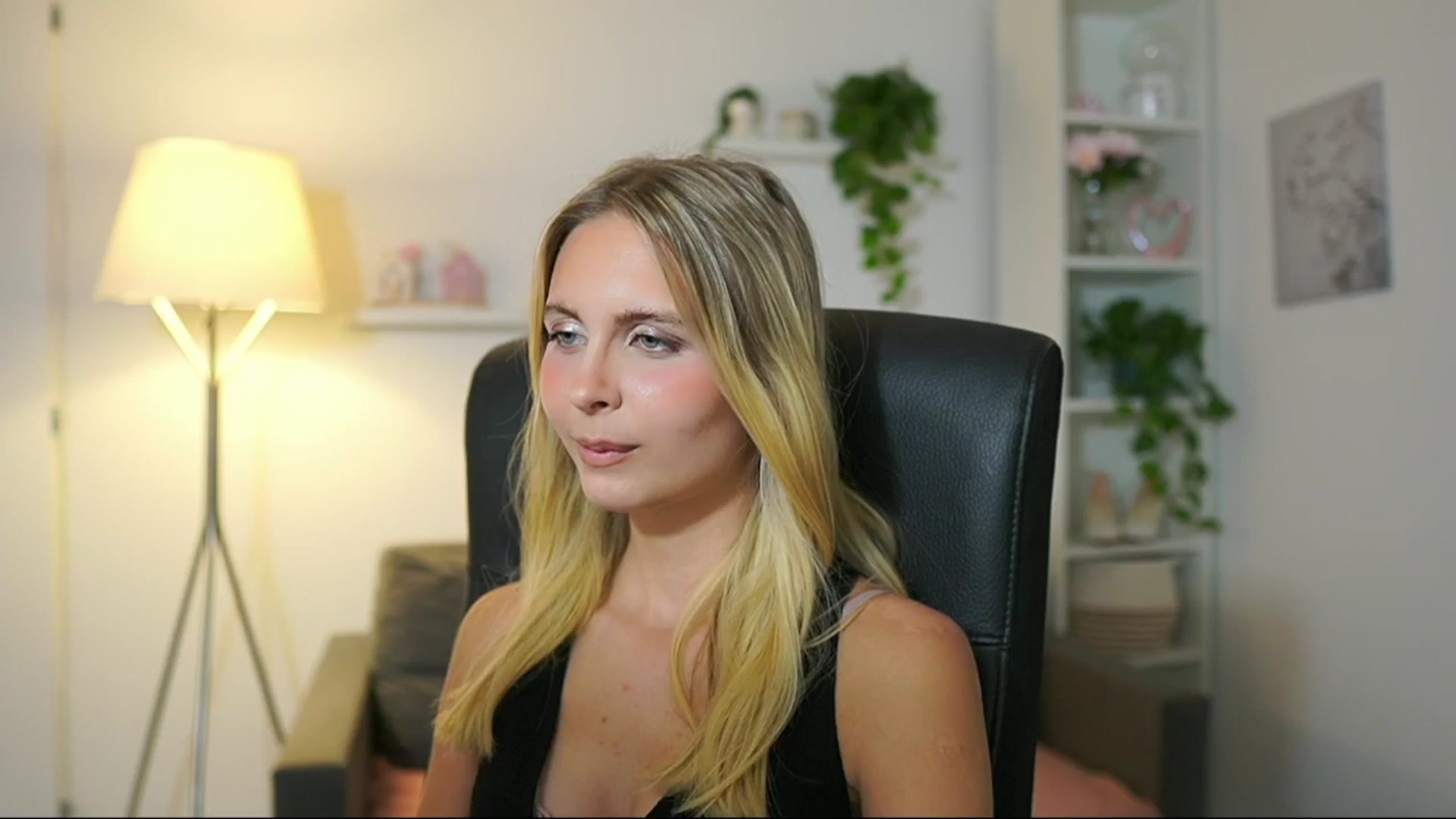 Gallery image thumbnail from Catecrago_'s myfreecams stream on, 08/02/2025, 12:46 image 18 of 20
