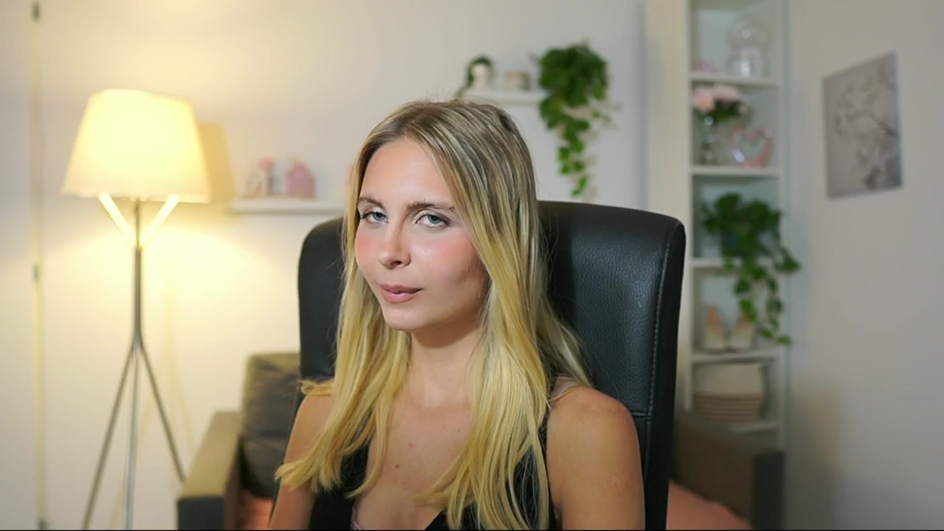 Gallery image thumbnail from Catecrago_'s myfreecams stream on, 08/02/2025, 12:46 image 16 of 20