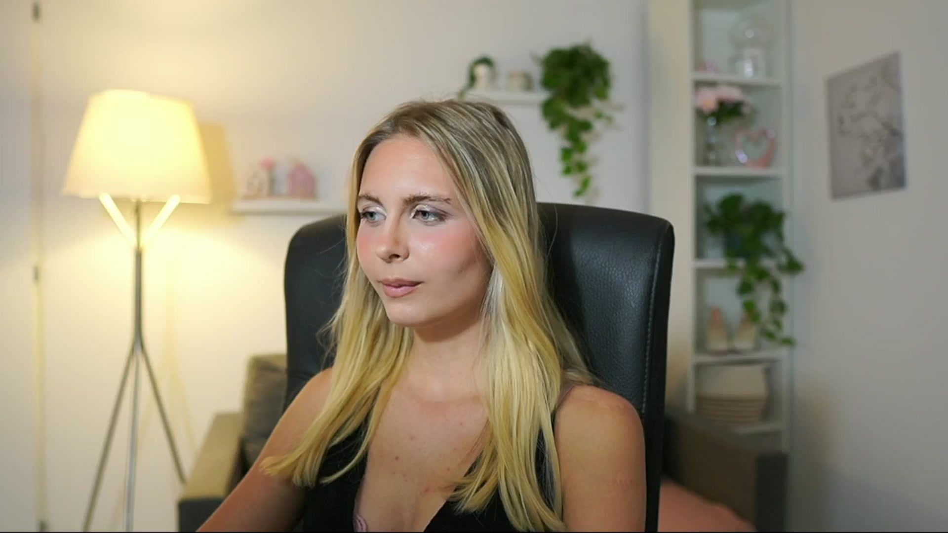 Gallery image thumbnail from Catecrago_'s myfreecams stream on, 08/02/2025, 12:46 image 12 of 20