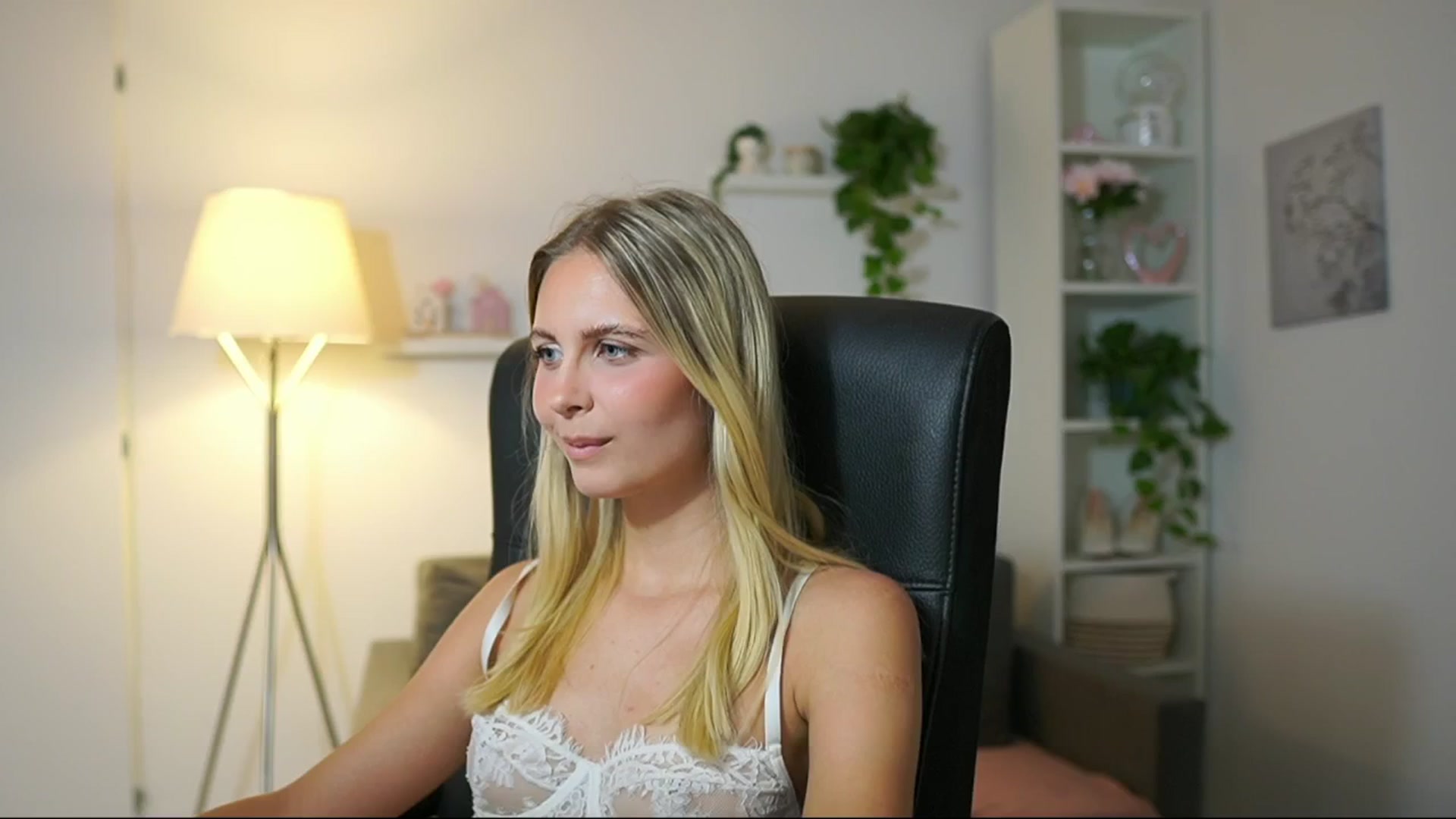 Gallery image thumbnail from Catecrago_'s myfreecams stream on, 08/04/2025, 11:54 image 3 of 20