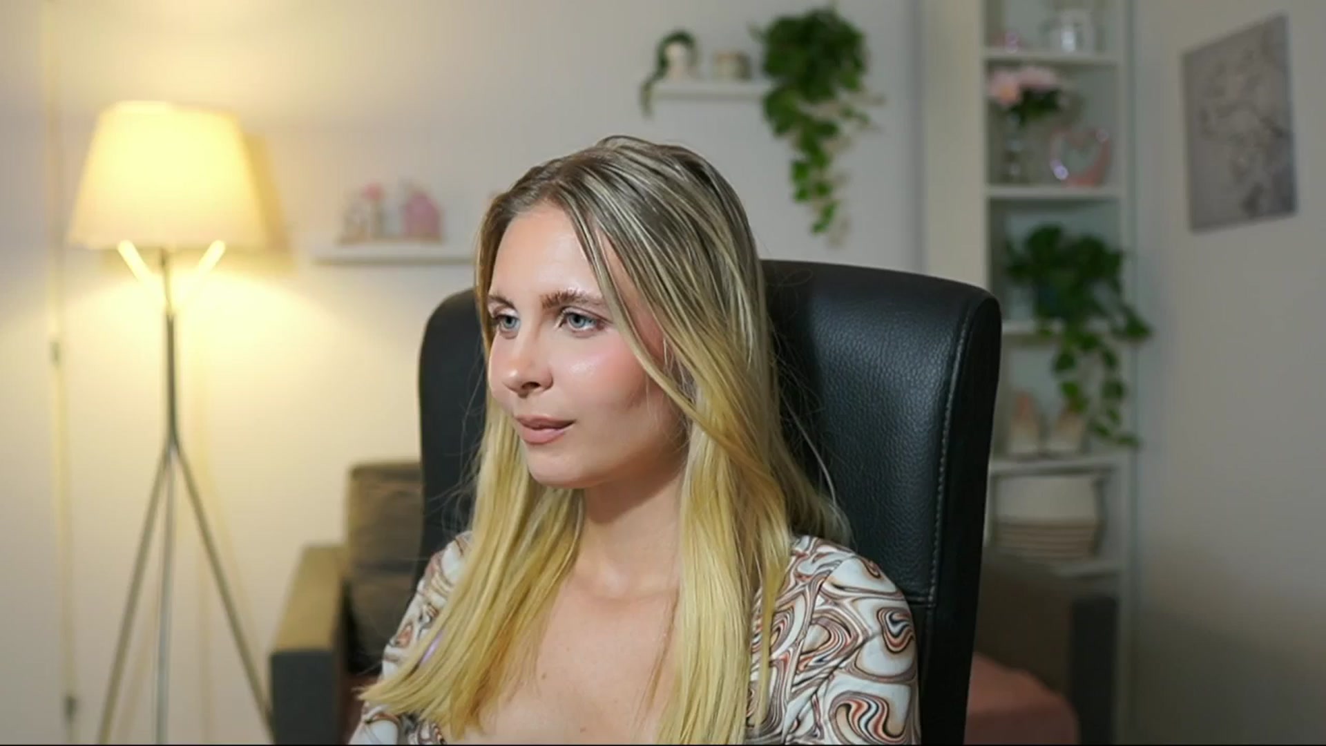 Gallery image thumbnail from Catecrago_'s myfreecams stream on, 08/06/2025, 12:59 image 8 of 20