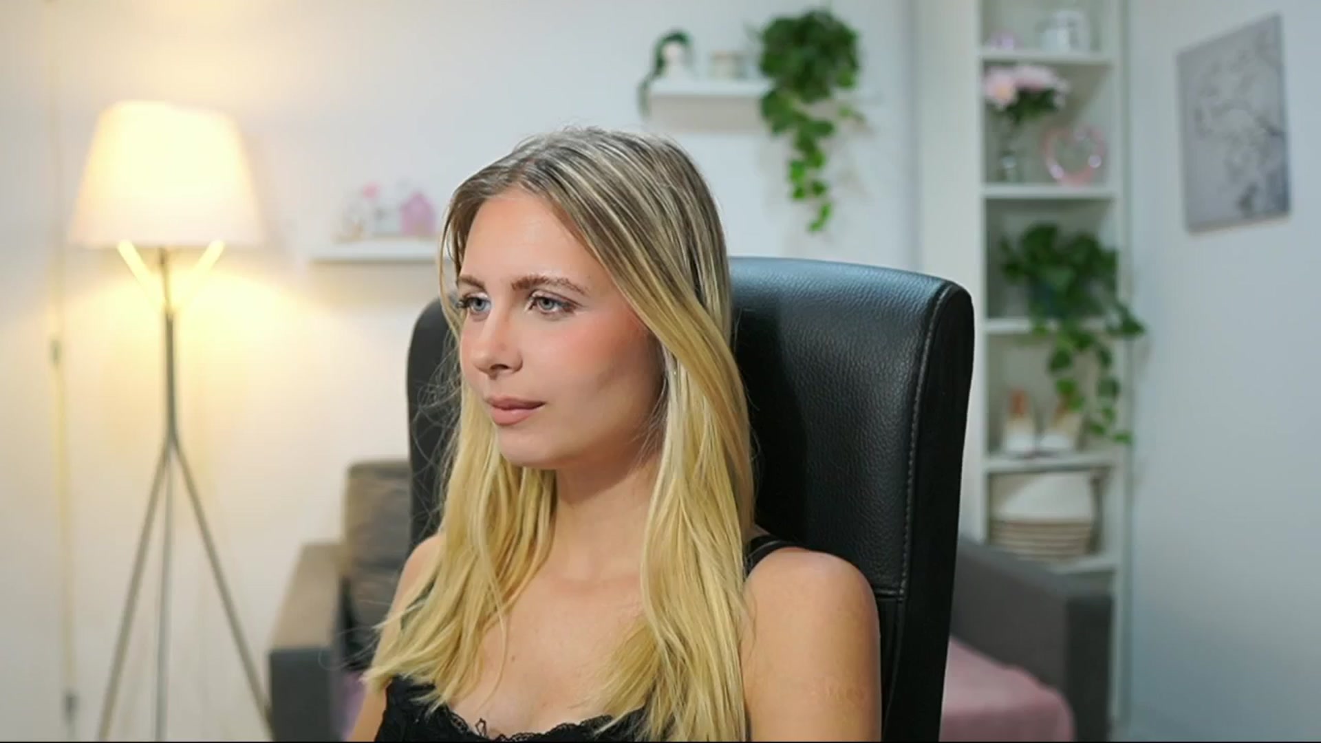 Gallery image thumbnail from Catecrago_'s myfreecams stream on, 08/07/2025, 08:20 image 4 of 20