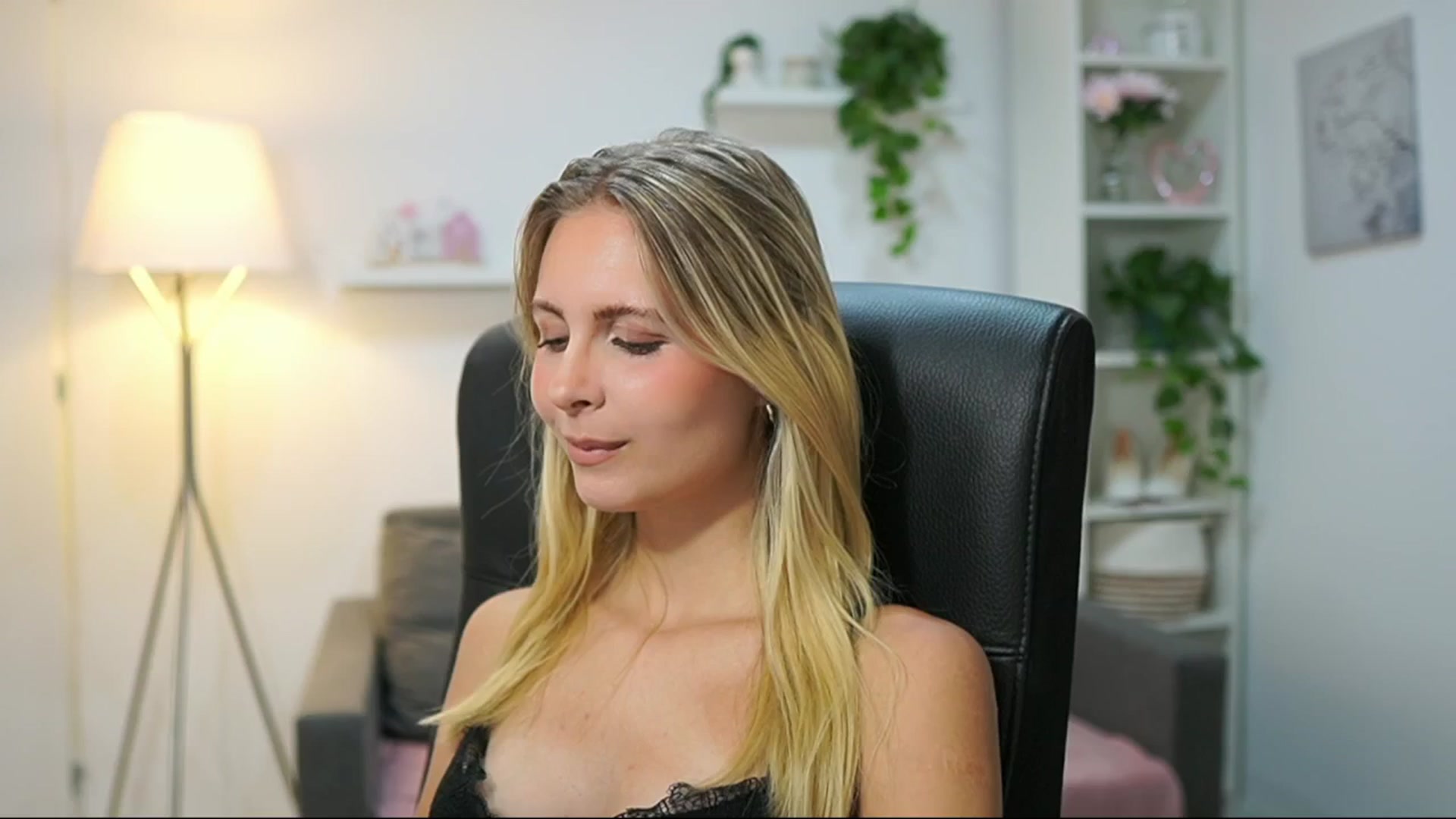 Gallery image thumbnail from Catecrago_'s myfreecams stream on, 08/07/2025, 10:29 image 17 of 20