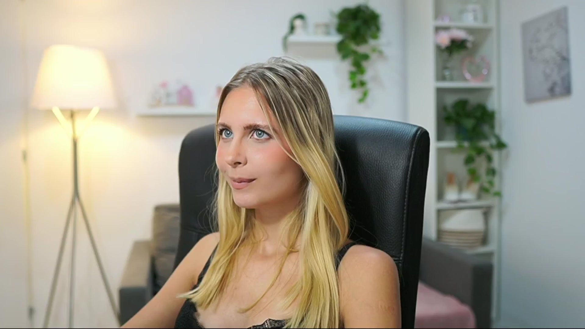 Gallery image thumbnail from Catecrago_'s myfreecams stream on, 08/07/2025, 11:01 image 9 of 20