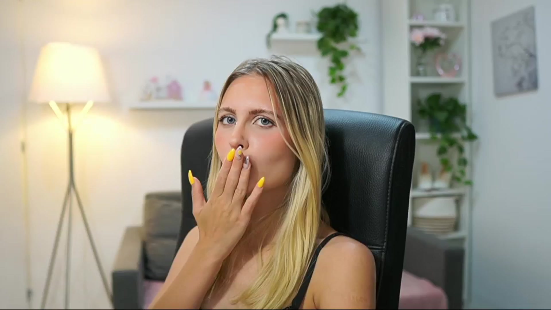 Gallery image thumbnail from Catecrago_'s myfreecams stream on, 08/07/2025, 11:01 image 13 of 20