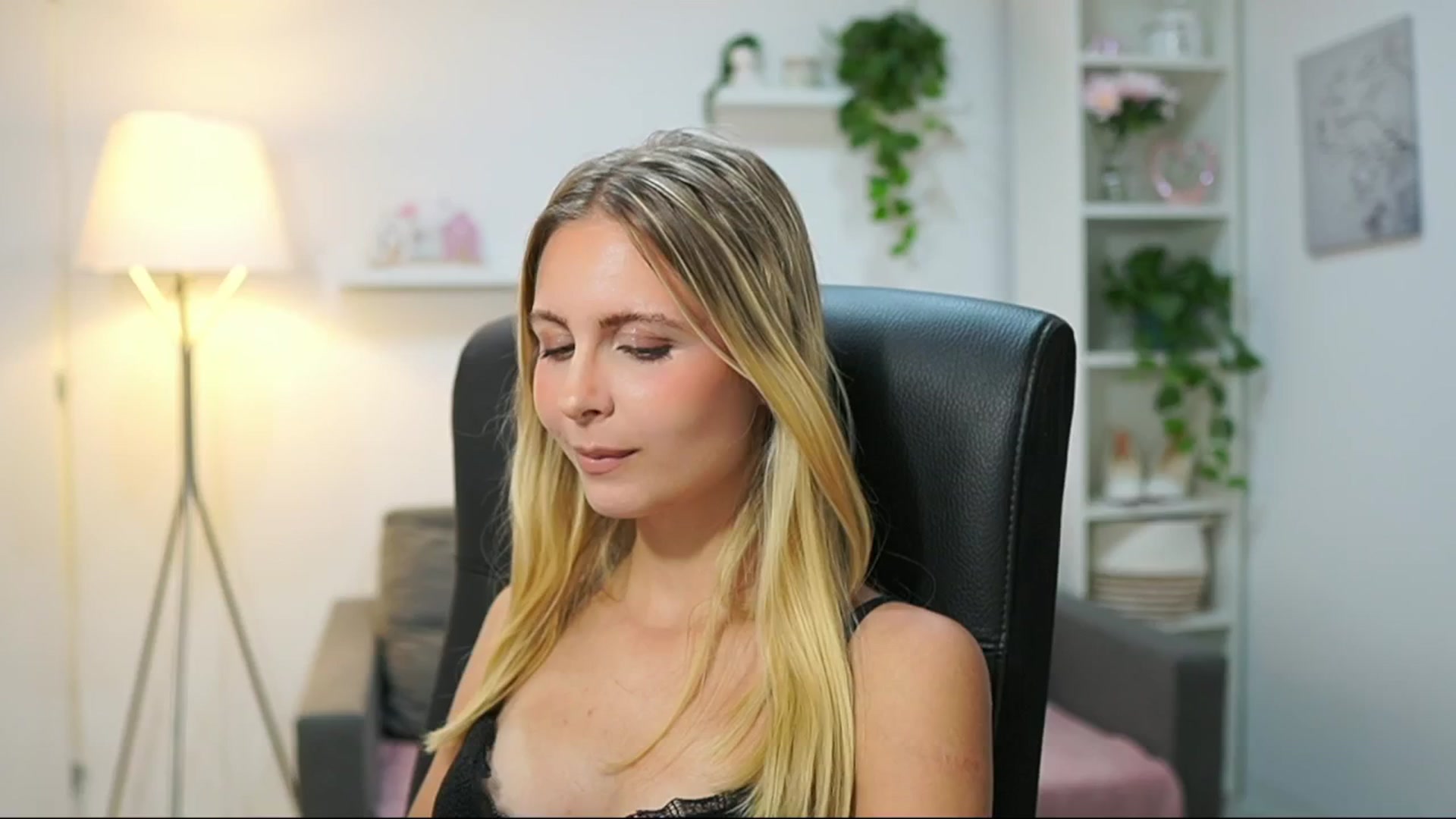 Gallery image thumbnail from Catecrago_'s myfreecams stream on, 08/07/2025, 11:01 image 5 of 20