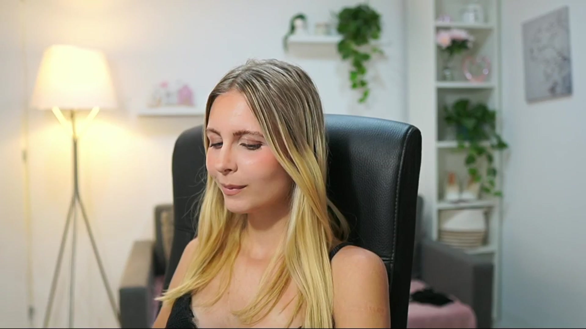 Gallery image thumbnail from Catecrago_'s myfreecams stream on, 08/07/2025, 12:53 image 18 of 20
