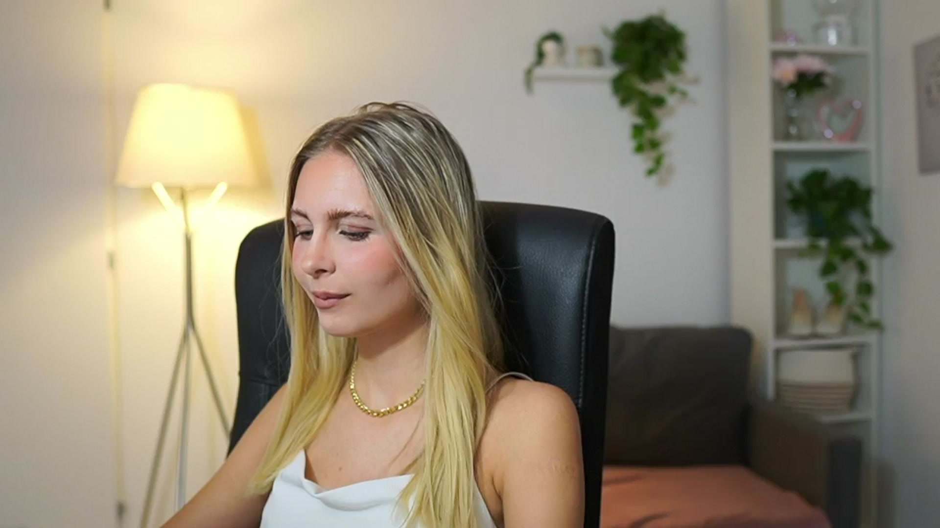 Gallery image thumbnail from Catecrago_'s myfreecams stream on, 08/08/2025, 08:39 image 11 of 20