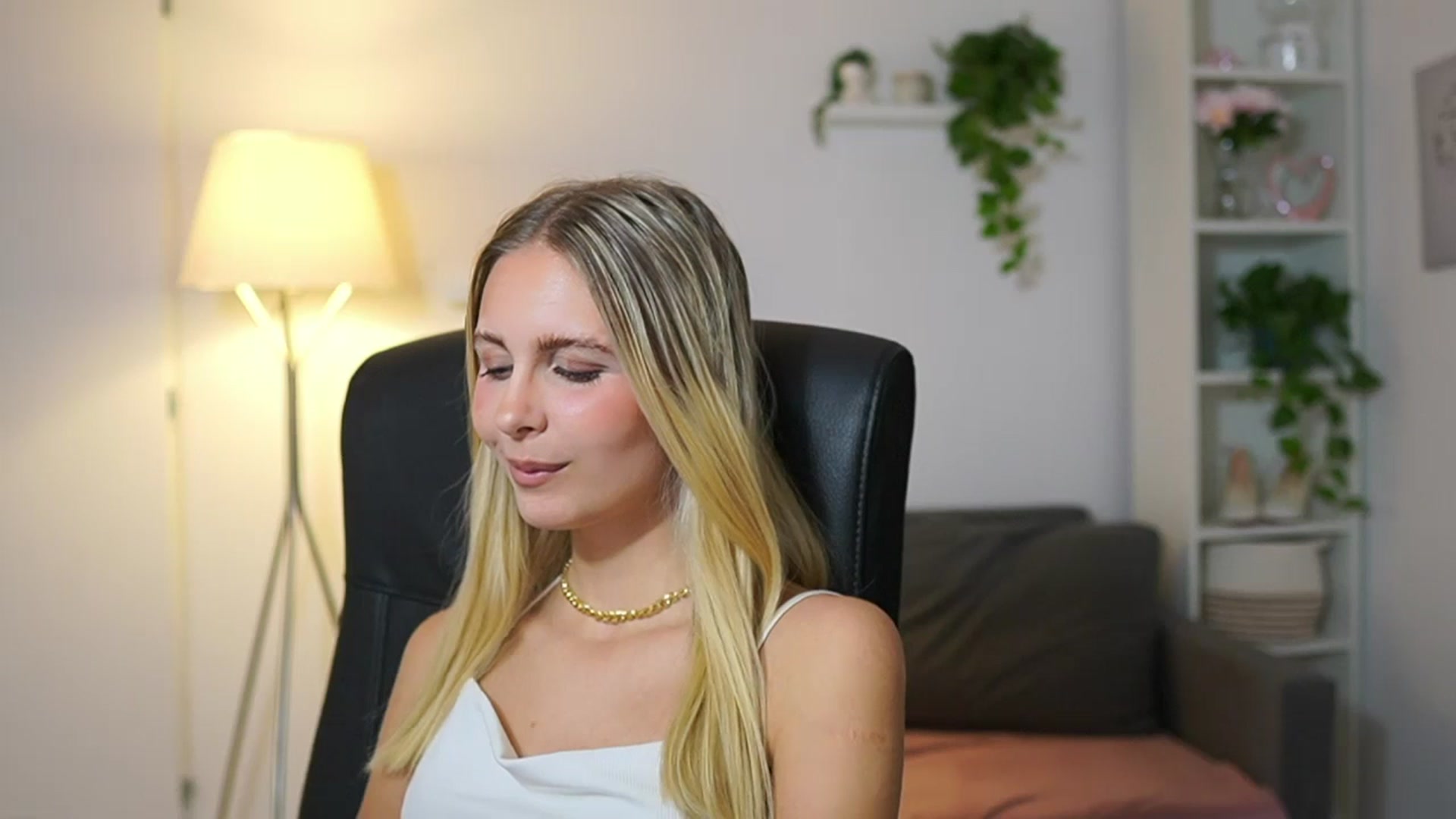 Gallery image thumbnail from Catecrago_'s myfreecams stream on, 08/08/2025, 11:35 image 9 of 20