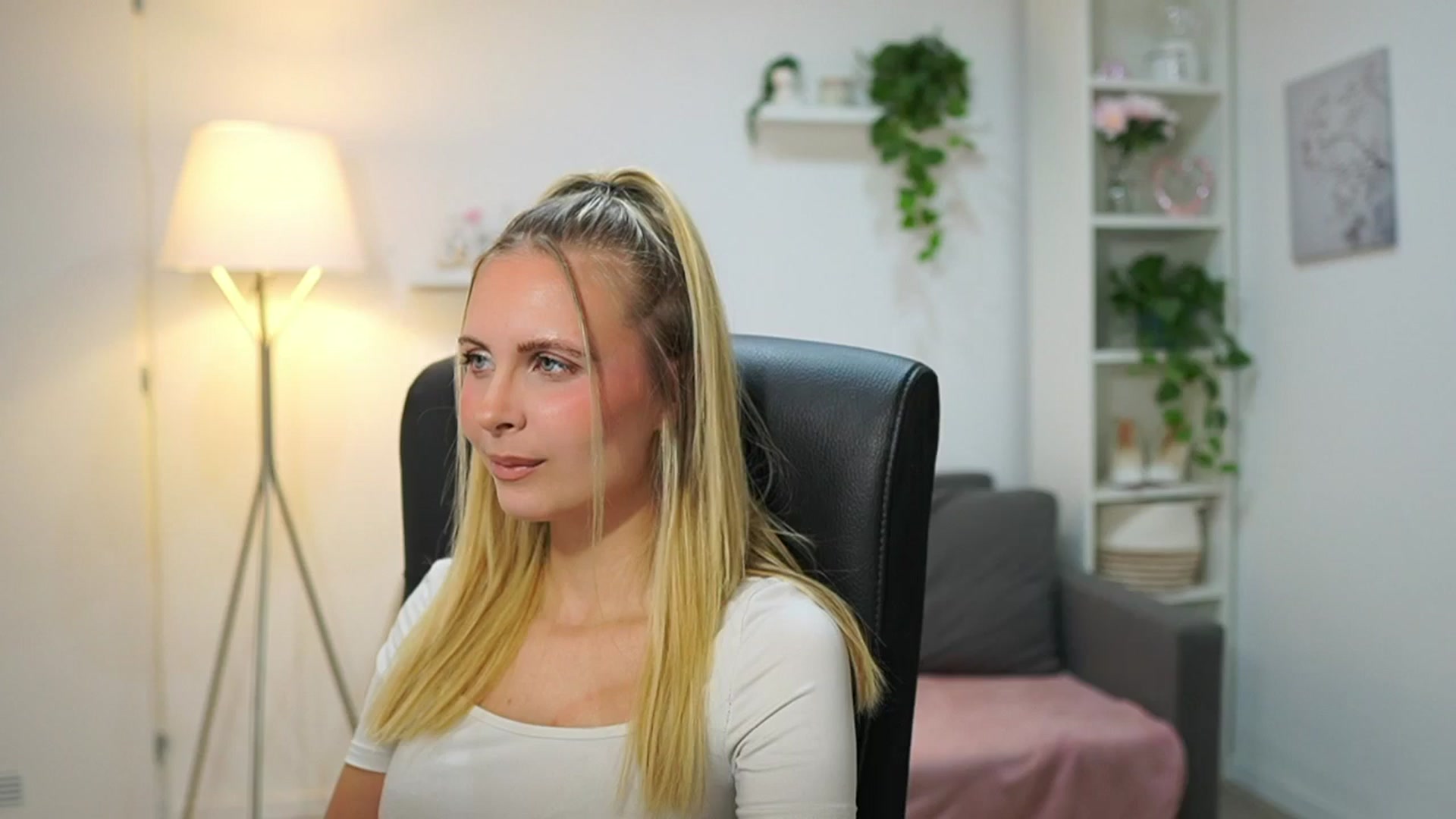 Gallery image thumbnail from Catecrago_'s myfreecams stream on, 08/11/2025, 10:27 image 5 of 20