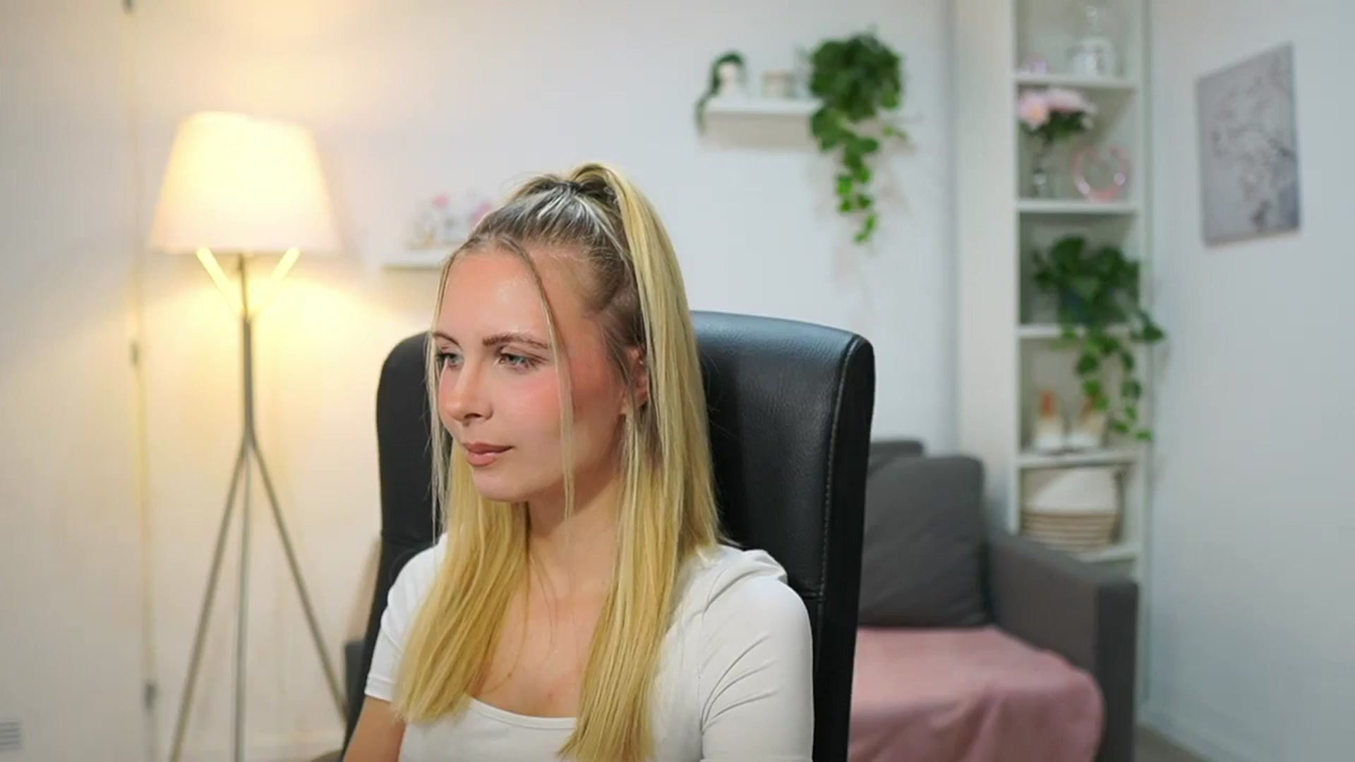Gallery image thumbnail from Catecrago_'s myfreecams stream on, 08/11/2025, 10:27 image 2 of 20