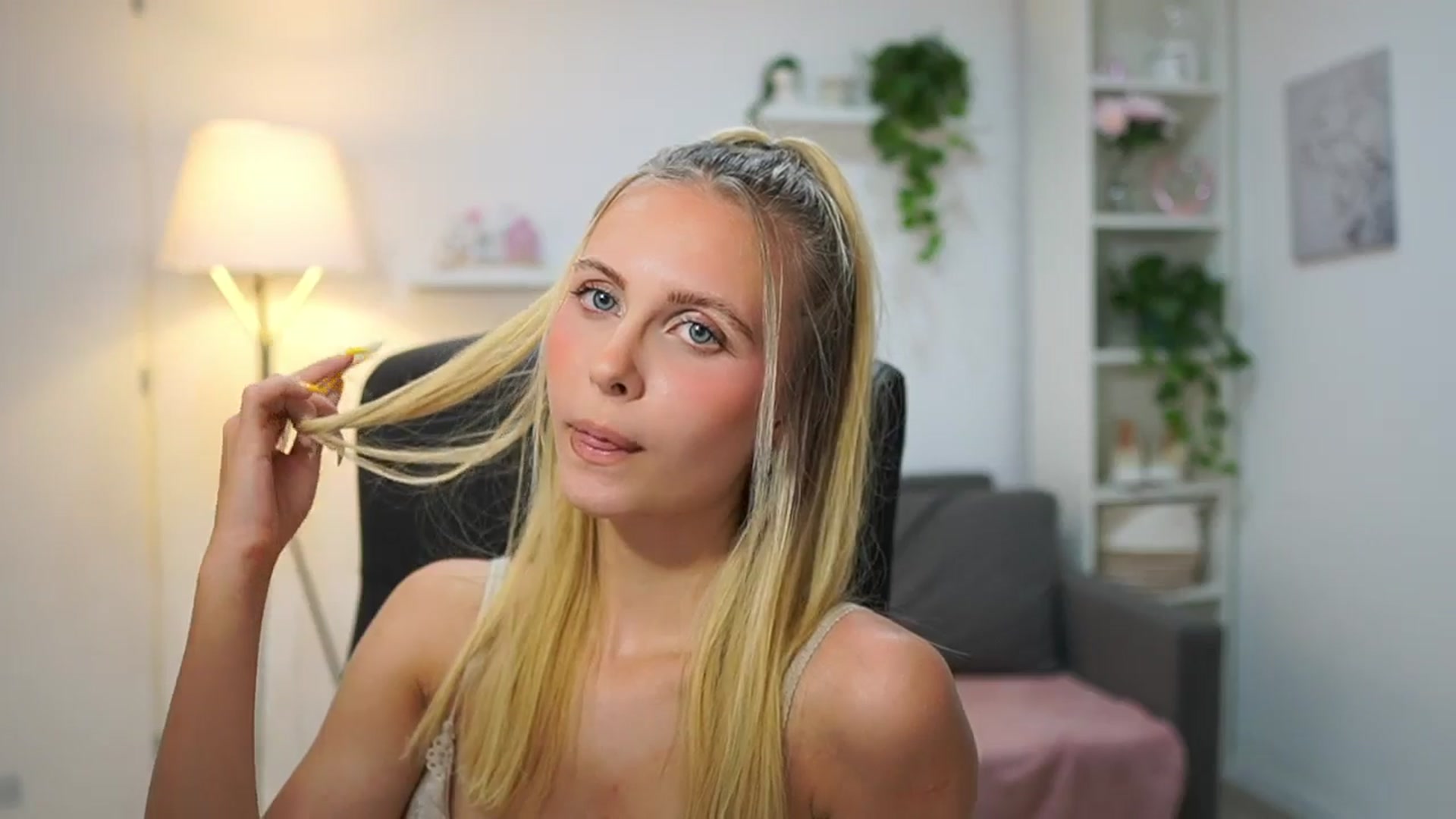 Gallery image thumbnail from Catecrago_'s myfreecams stream on, 08/11/2025, 12:13 image 9 of 20