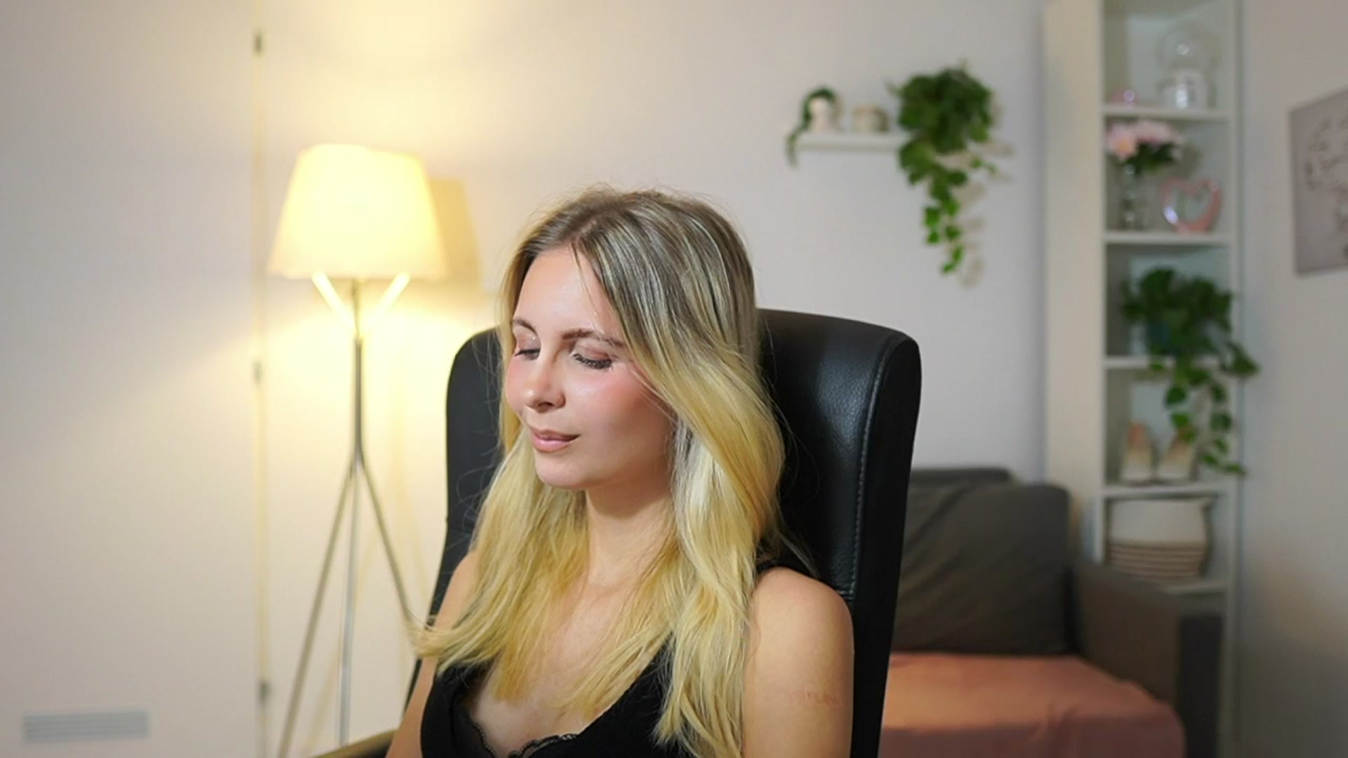 Gallery image thumbnail from Catecrago_'s myfreecams stream on, 08/12/2025, 11:13 image 15 of 20