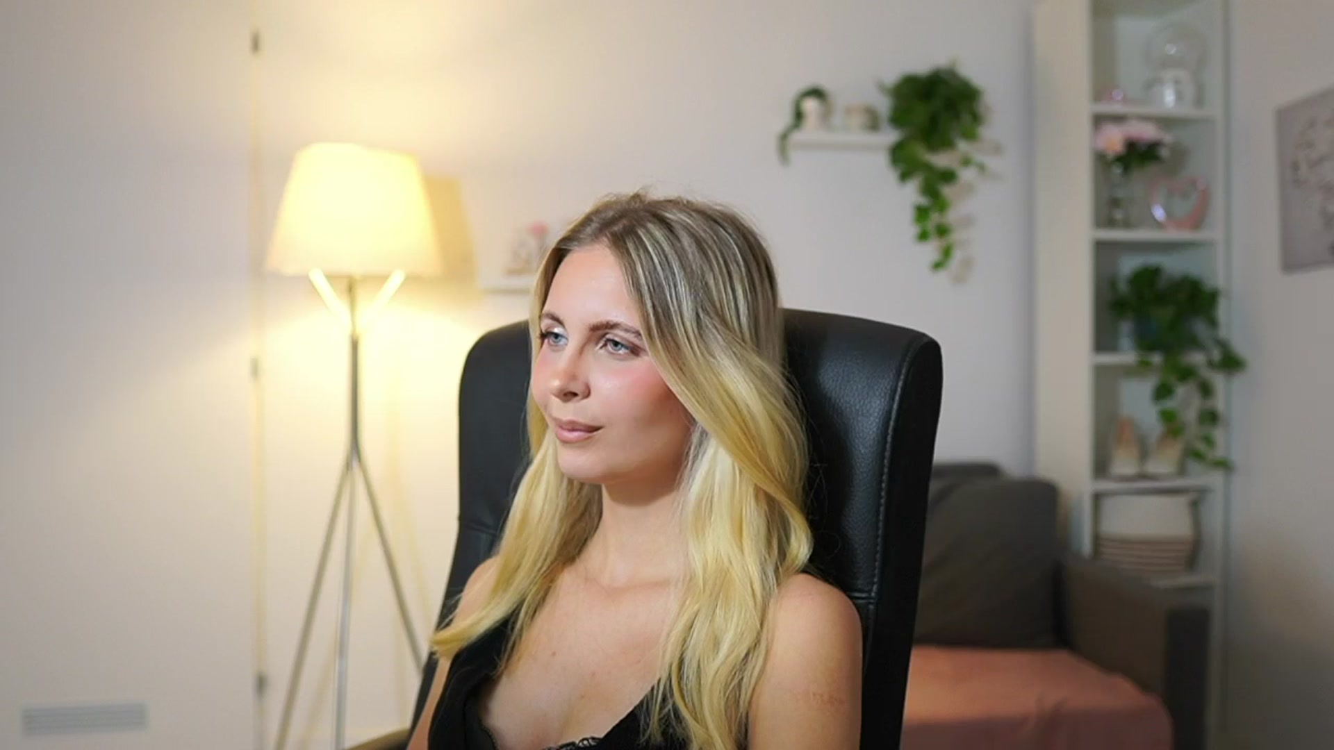 Gallery image thumbnail from Catecrago_'s myfreecams stream on, 08/12/2025, 11:13 image 17 of 20