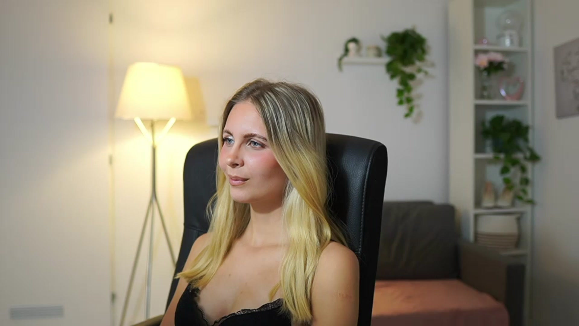 Gallery image thumbnail from Catecrago_'s myfreecams stream on, 08/12/2025, 11:13 image 19 of 20