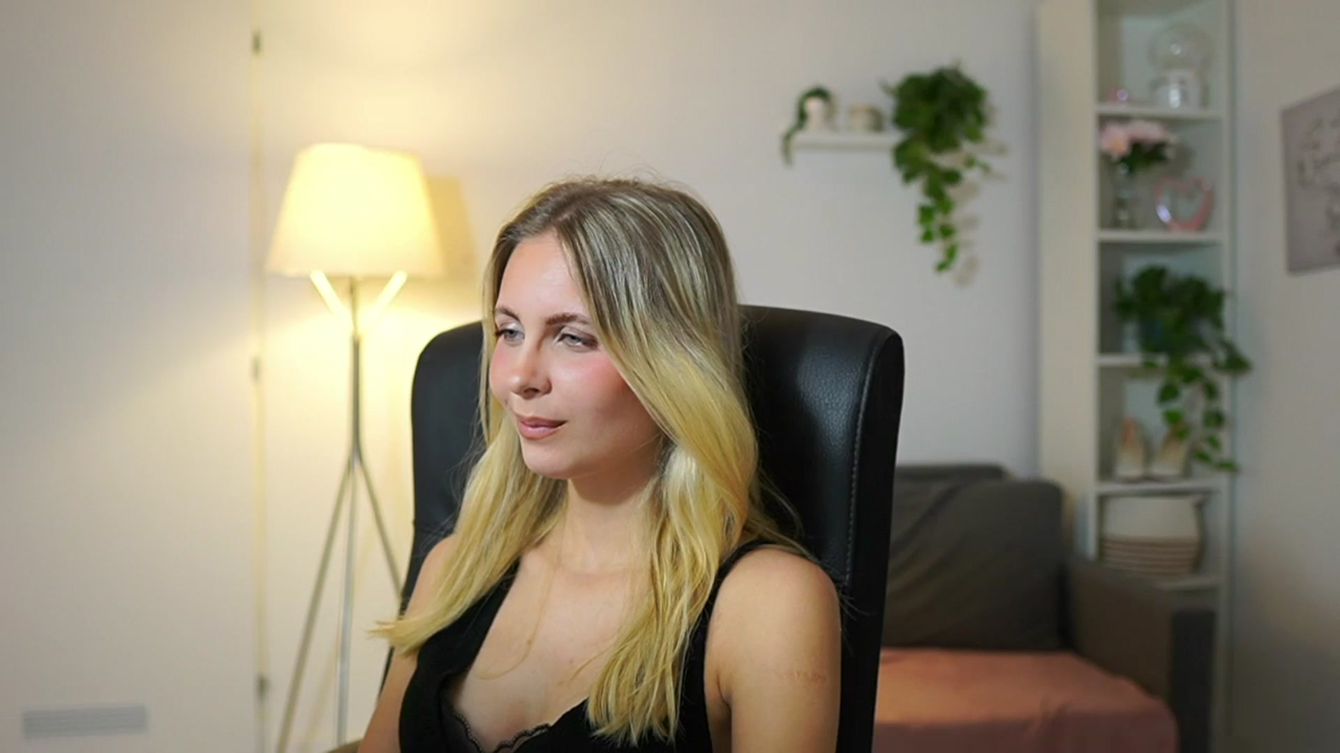 Gallery image thumbnail from Catecrago_'s myfreecams stream on, 08/12/2025, 11:13 image 8 of 20